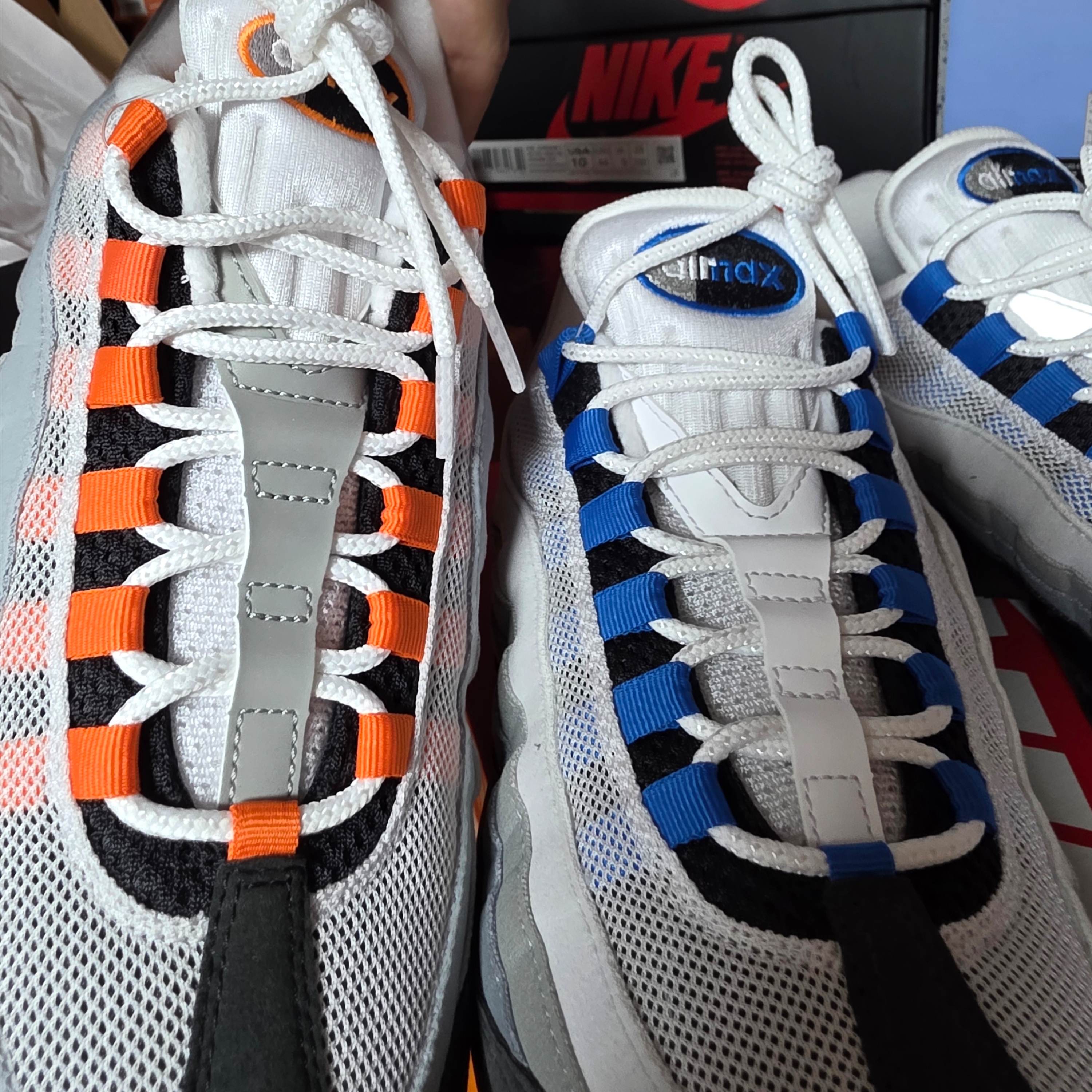 Nike Air Max 95 OG Neon Yellow 2020, Nike Air Max 95 OG Cool Grey and Blue Spark 착용 스타일 - 3