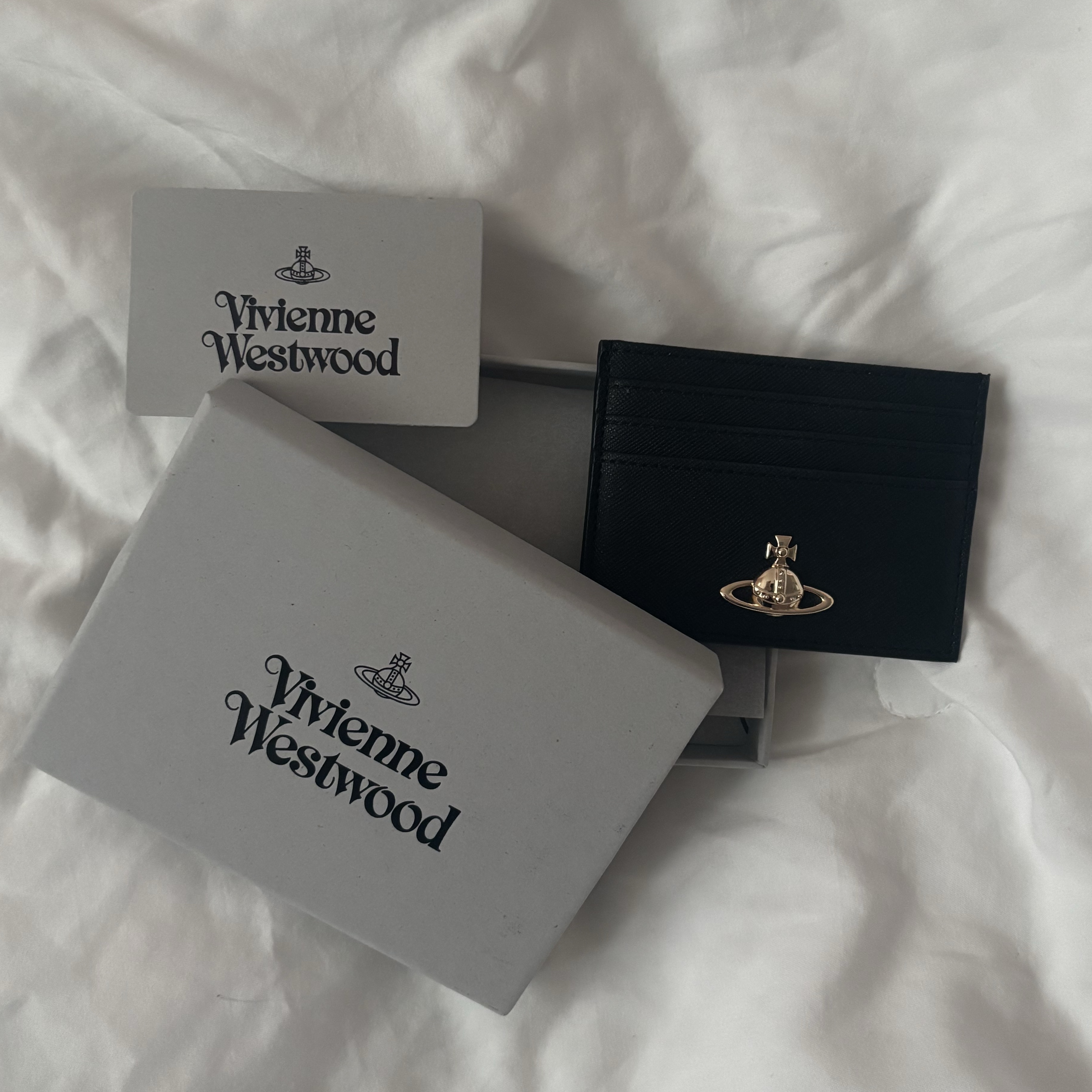 Vivienne Westwood Saffiano Flat Card Holder Black 착용 스타일 - 1