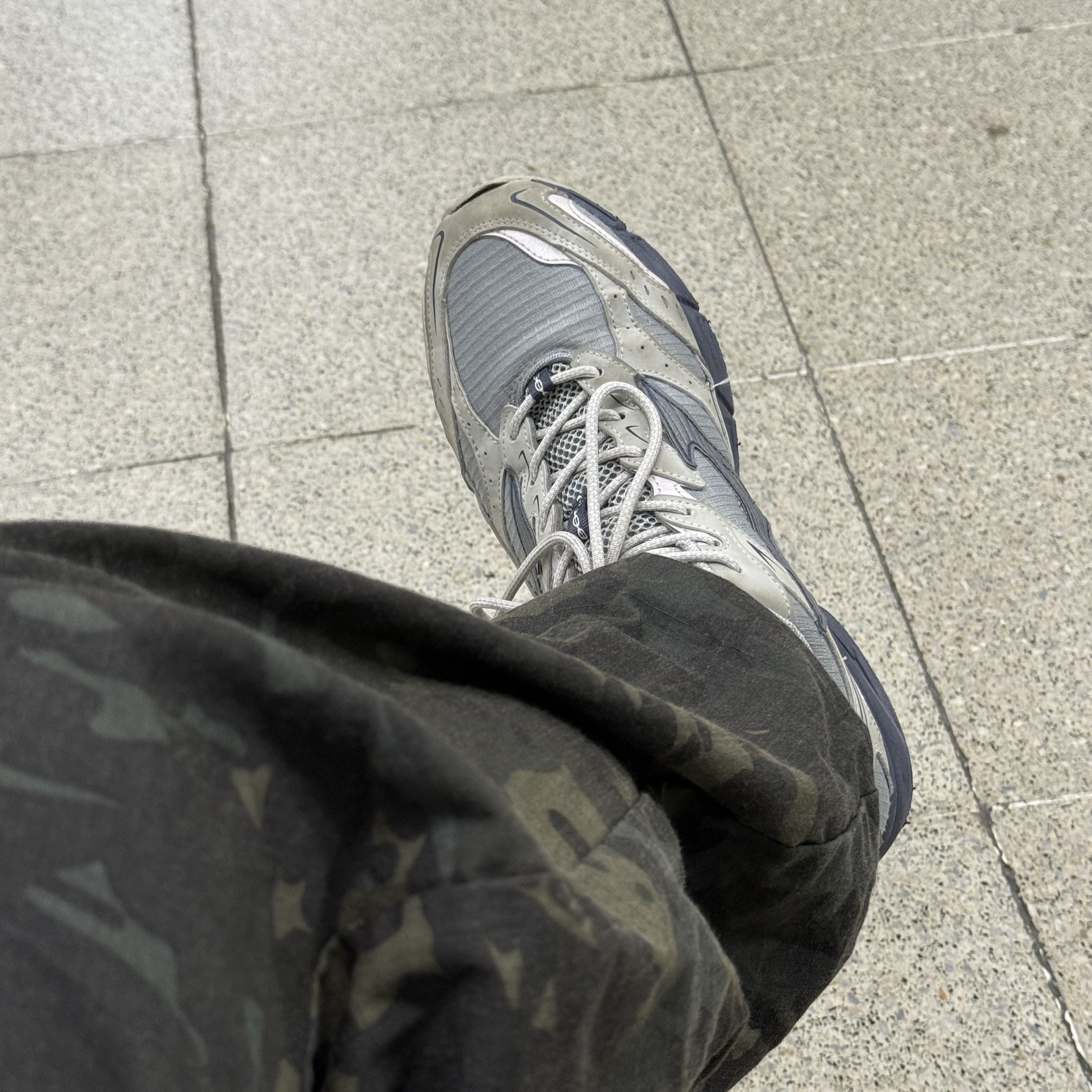 Mizuno MXR Ultimate Gray Quiet Shade Graphite 착용 스타일