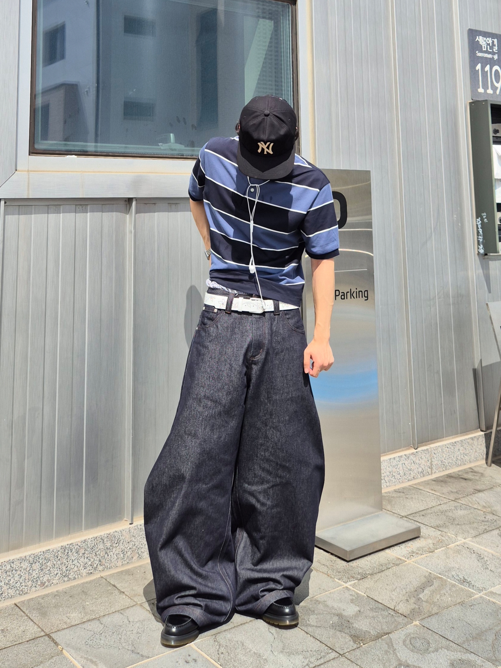 Casio A-158WA-1, Dr. Martens Adrian Smooth Black 착용 스타일 - 6