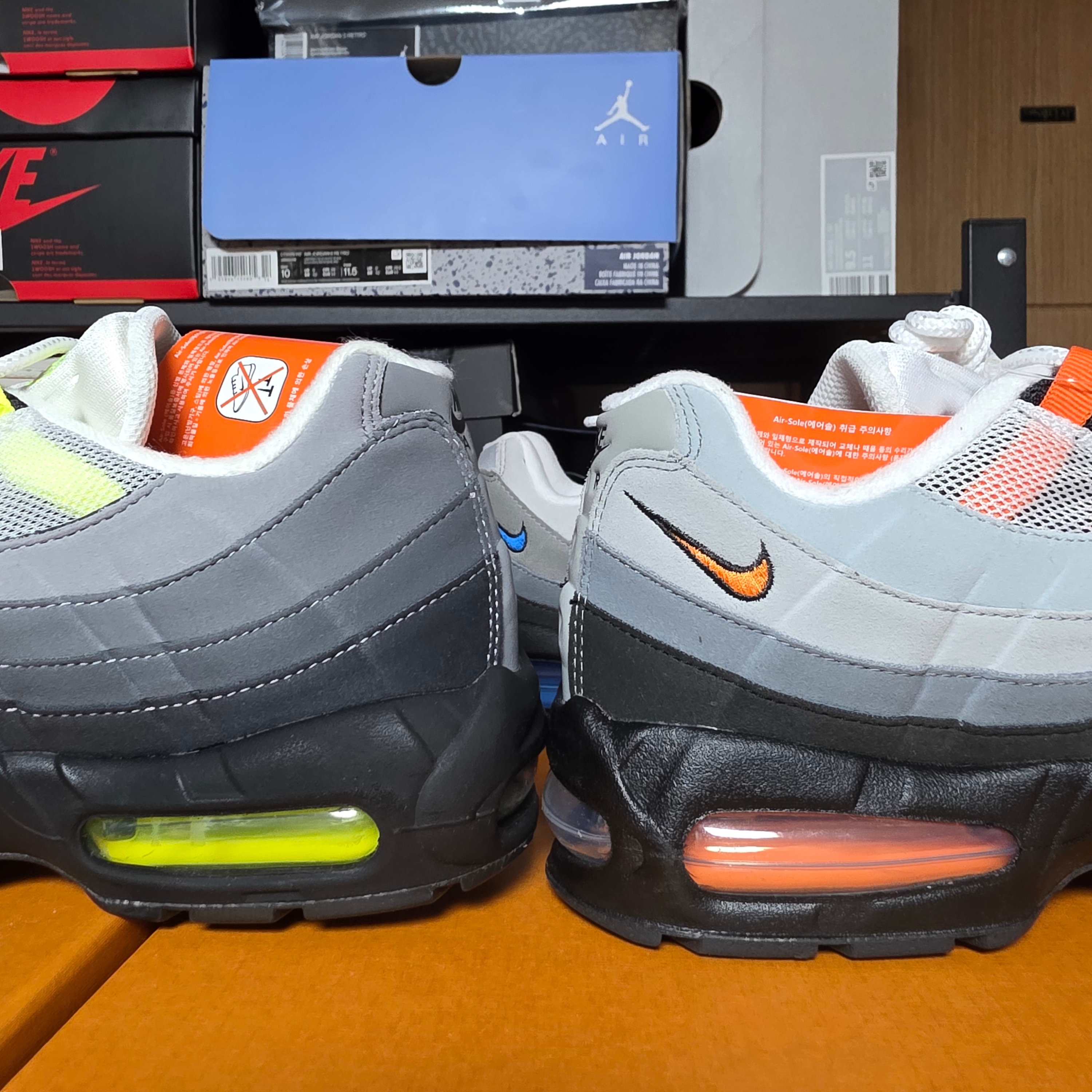Nike Air Max 95 OG Neon Yellow 2020, Nike Air Max 95 OG Cool Grey and Blue Spark 착용 스타일 - 5
