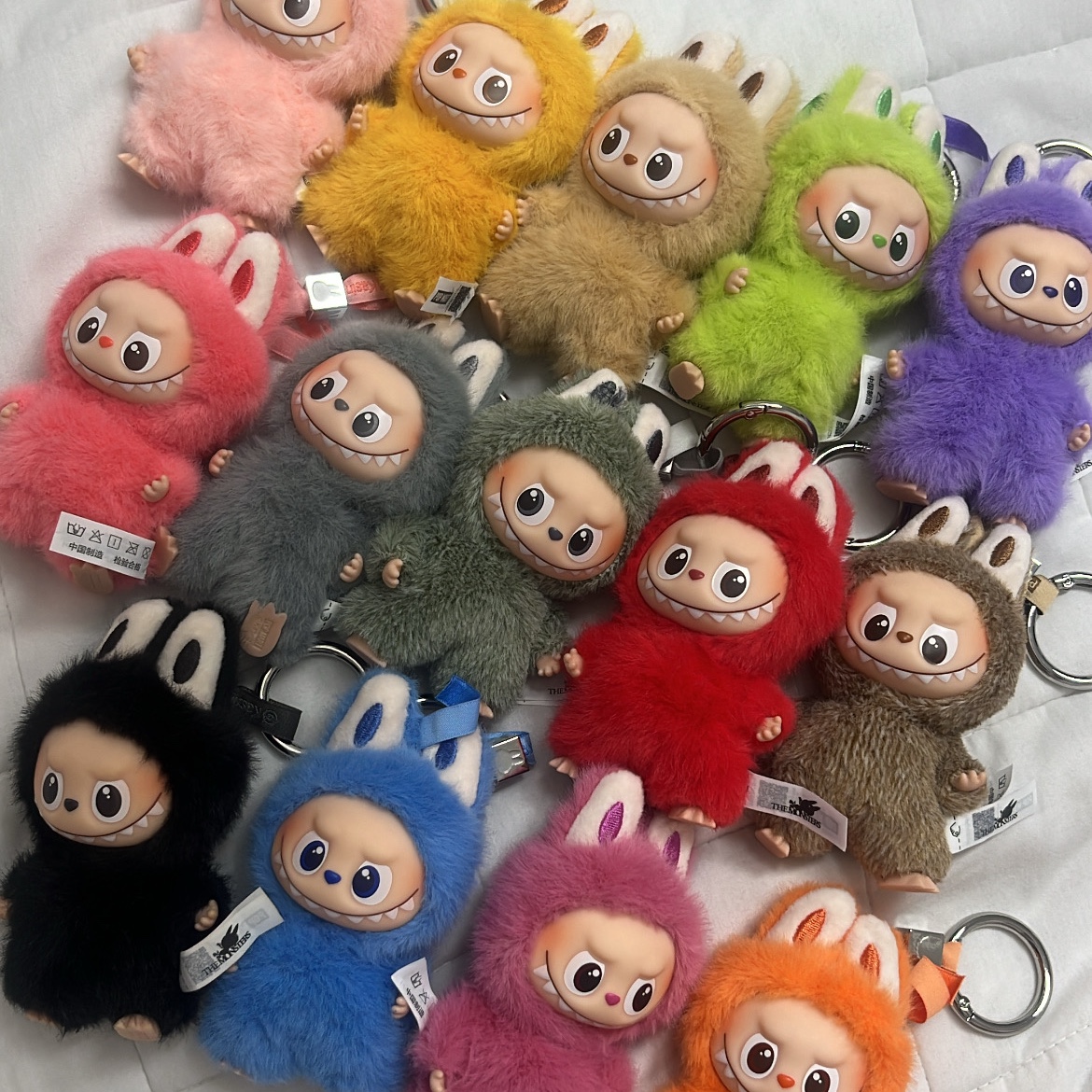 Pop Mart Labubu The Monsters Pin For Love Series Vinyl Plush Pendant Sealed Case (N-Z) (14 Blind Boxes), Pop Mart Labubu The Monsters Pin For Love Series Vinyl Plush Pendant Sealed Case (N-Z) (1 Blind Box) 착용 스타일 - 2