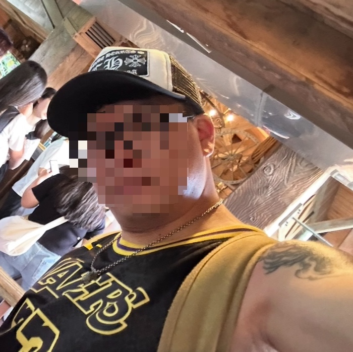 Chrome Hearts CH Hollywood Trucker Hat Black White 착용 스타일