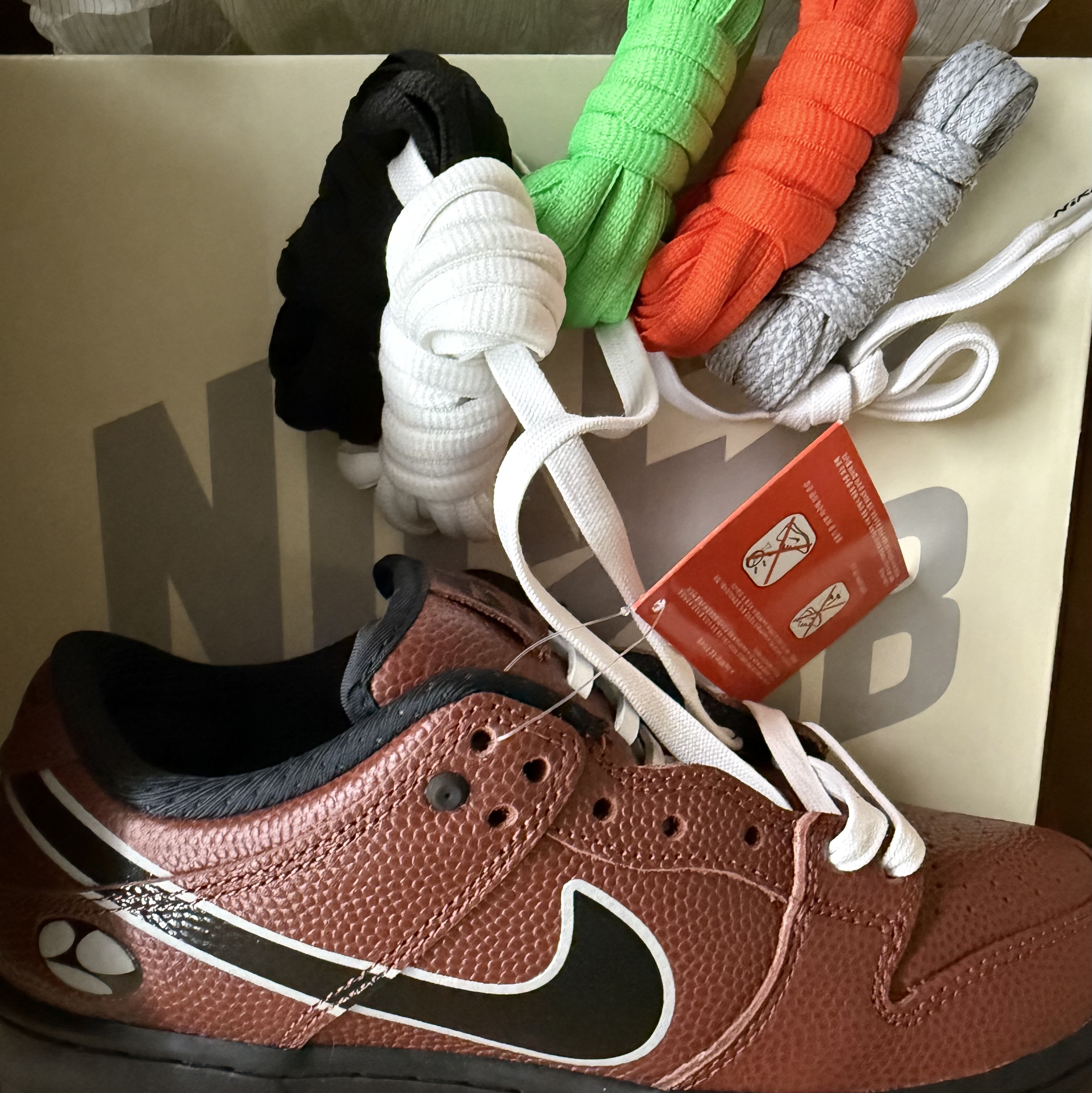 Nike x Limosine Skateboards SB Dunk Low Pro Brown and Black 착용 스타일 - 2