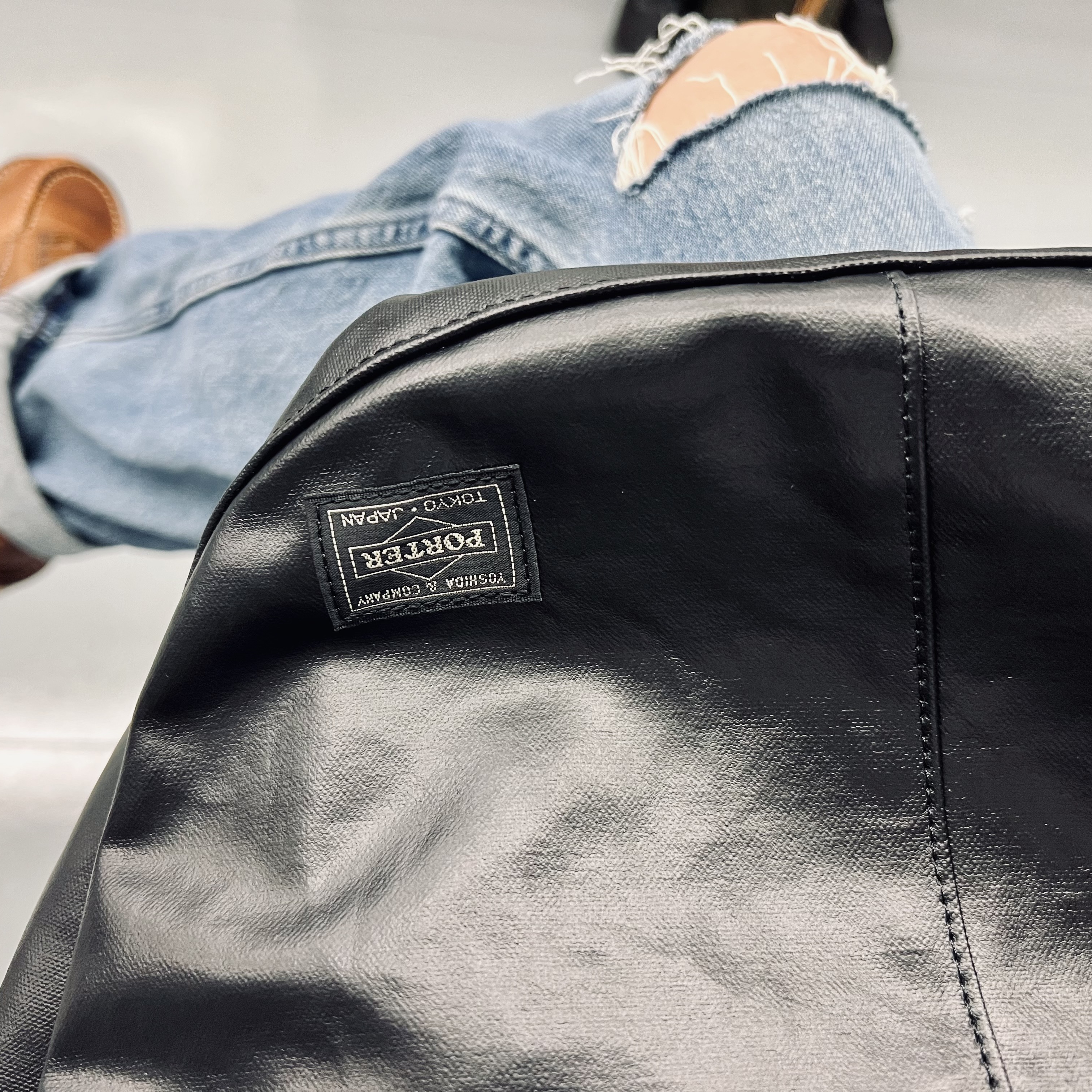 Porter Free Style Shoulder Bag Black 착용 스타일