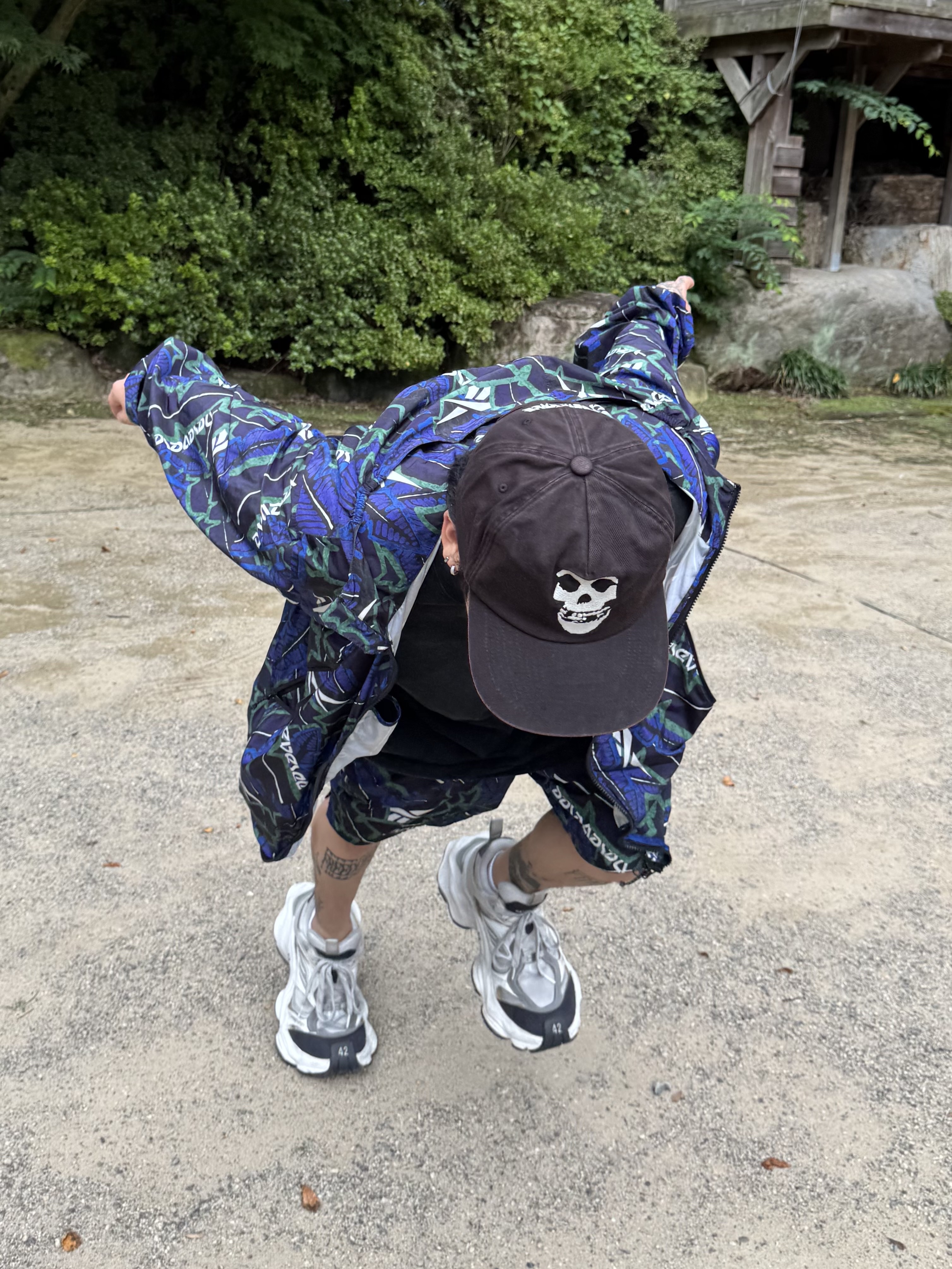 Balenciaga Cargo Sneakers White Grey 착용 스타일 - 4