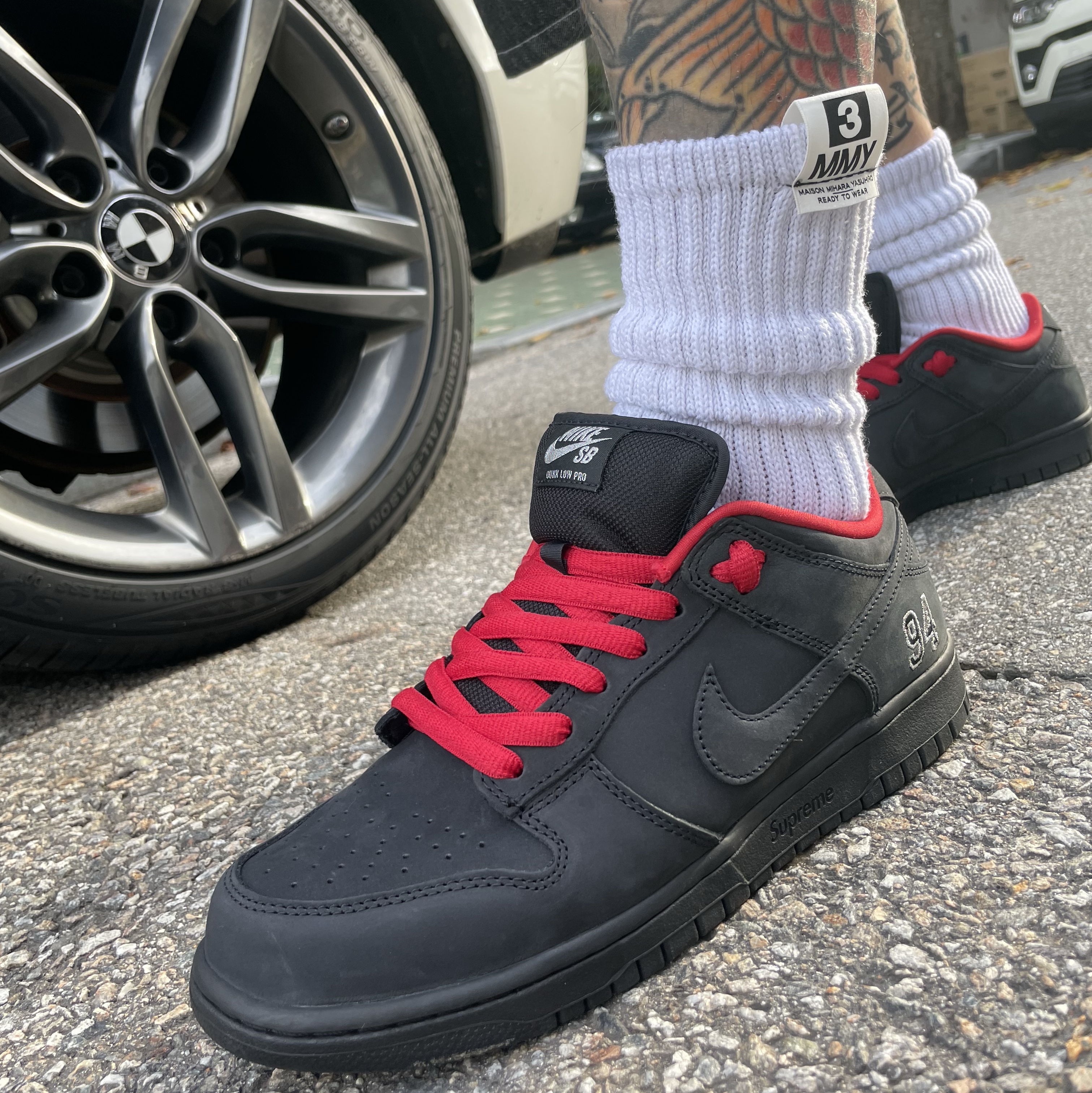 Nike x Supreme SB Dunk Low Black 착용 스타일