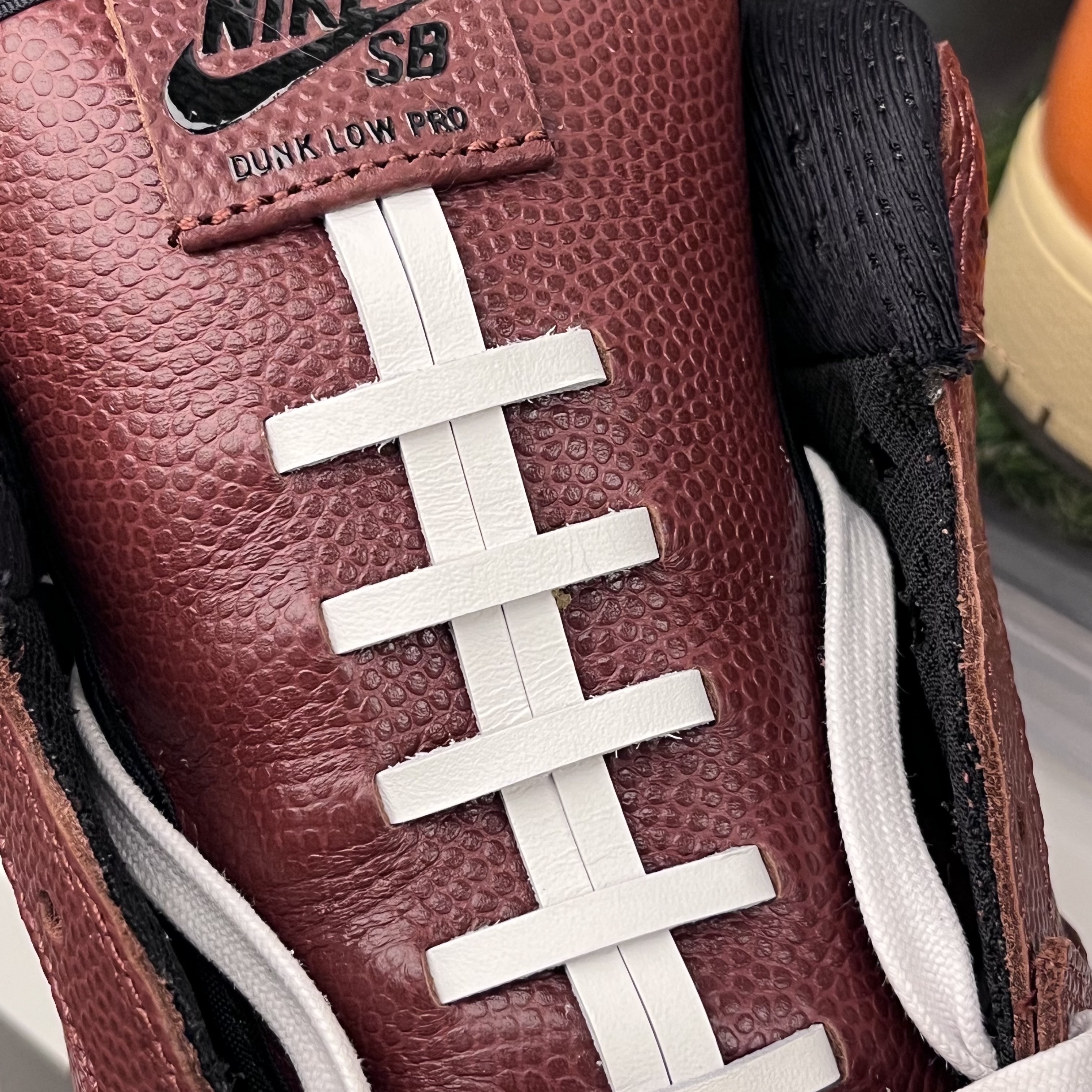 Nike x Limosine Skateboards SB Dunk Low Pro Brown and Black 착용 스타일 - 2