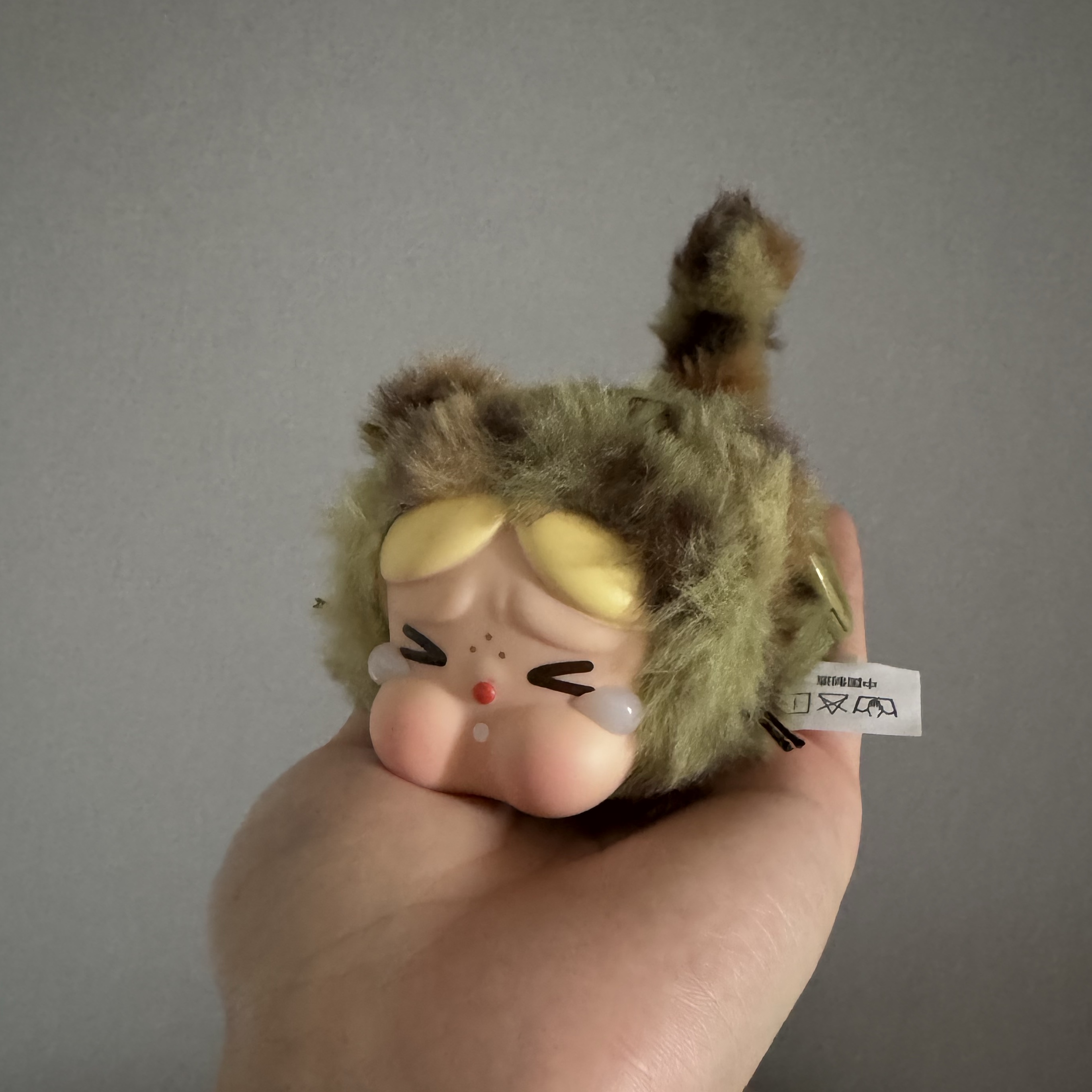 Pop Mart Crybaby Wild But Cutie Series Vinyl Plush Pendant Camo Cutie (Opened Case) 착용 스타일