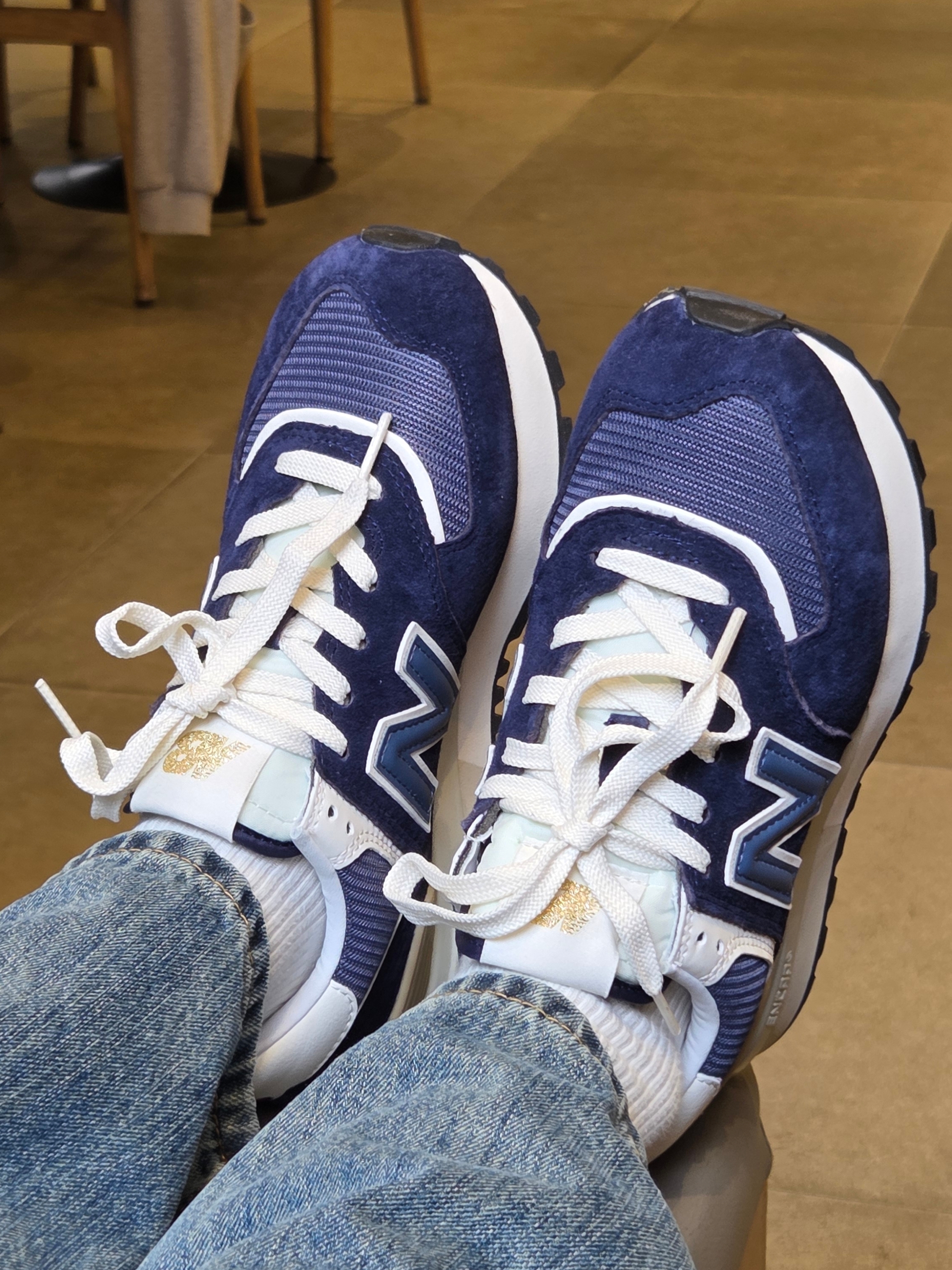 New Balance 574 Legacy Navy 착용 스타일 - 1