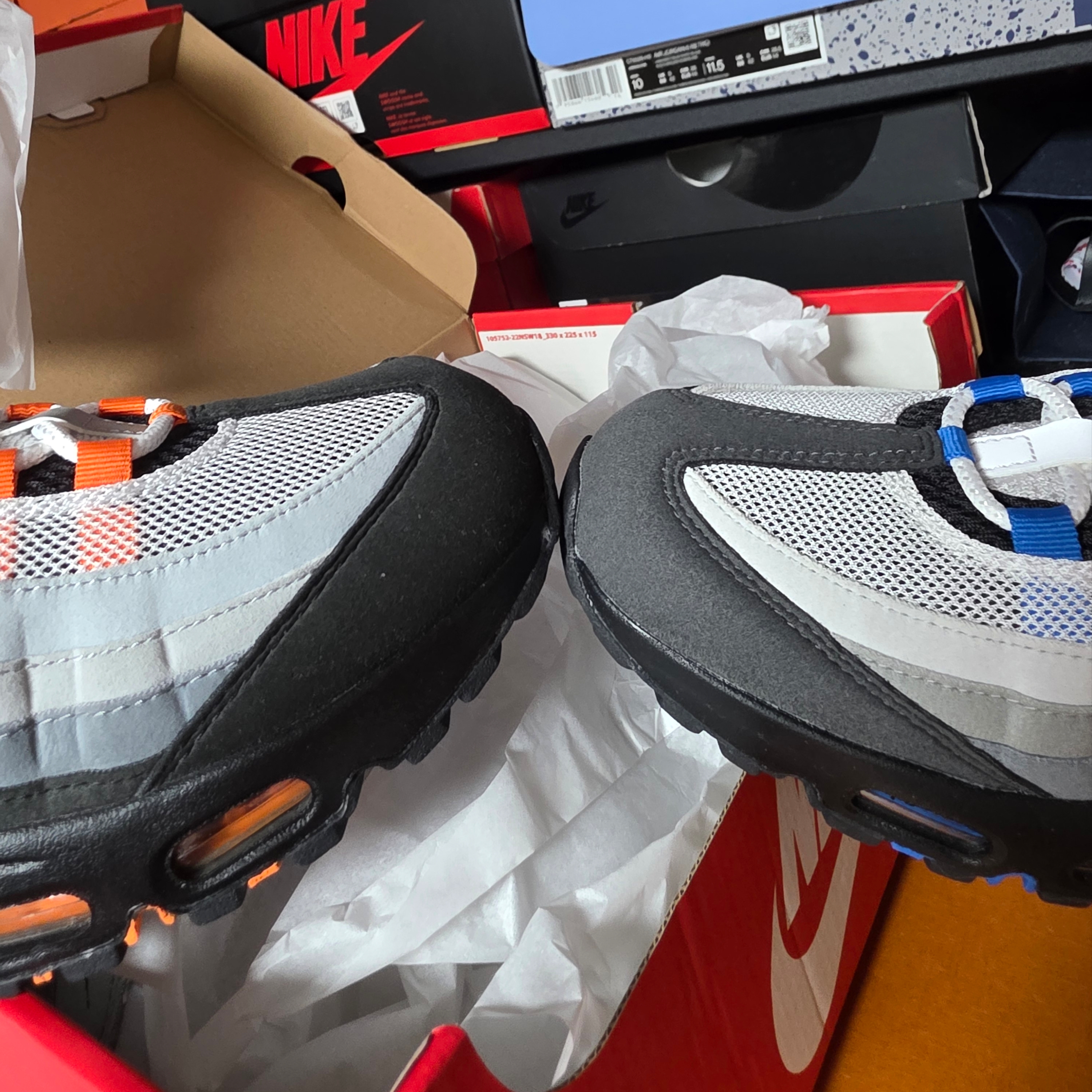 Nike Air Max 95 OG Neon Yellow 2020, Nike Air Max 95 OG Cool Grey and Blue Spark 착용 스타일 - 4