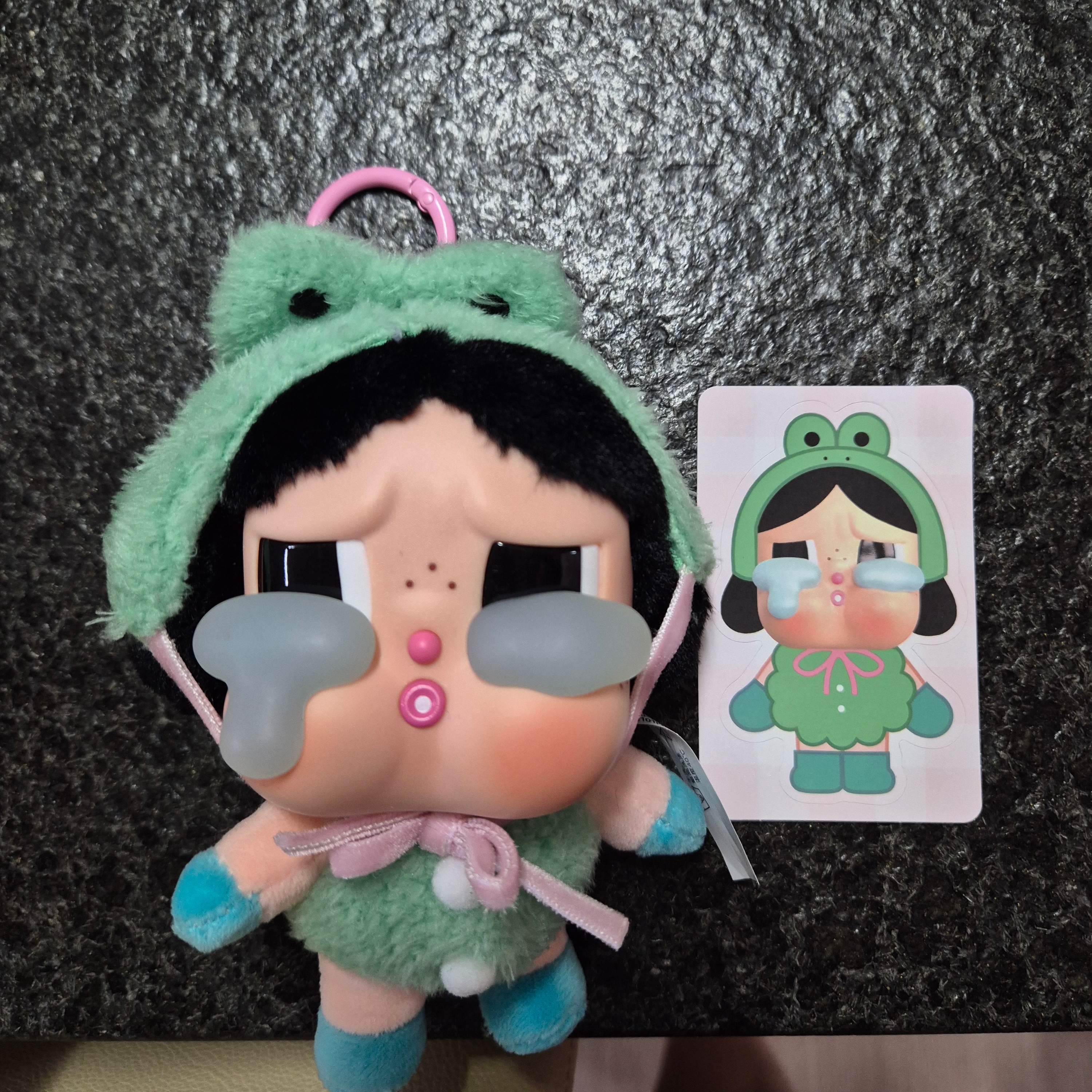 Pop Mart Crybaby Crying Again Series Plush Keyring Sealed Case (1 Blind Box) 착용 스타일