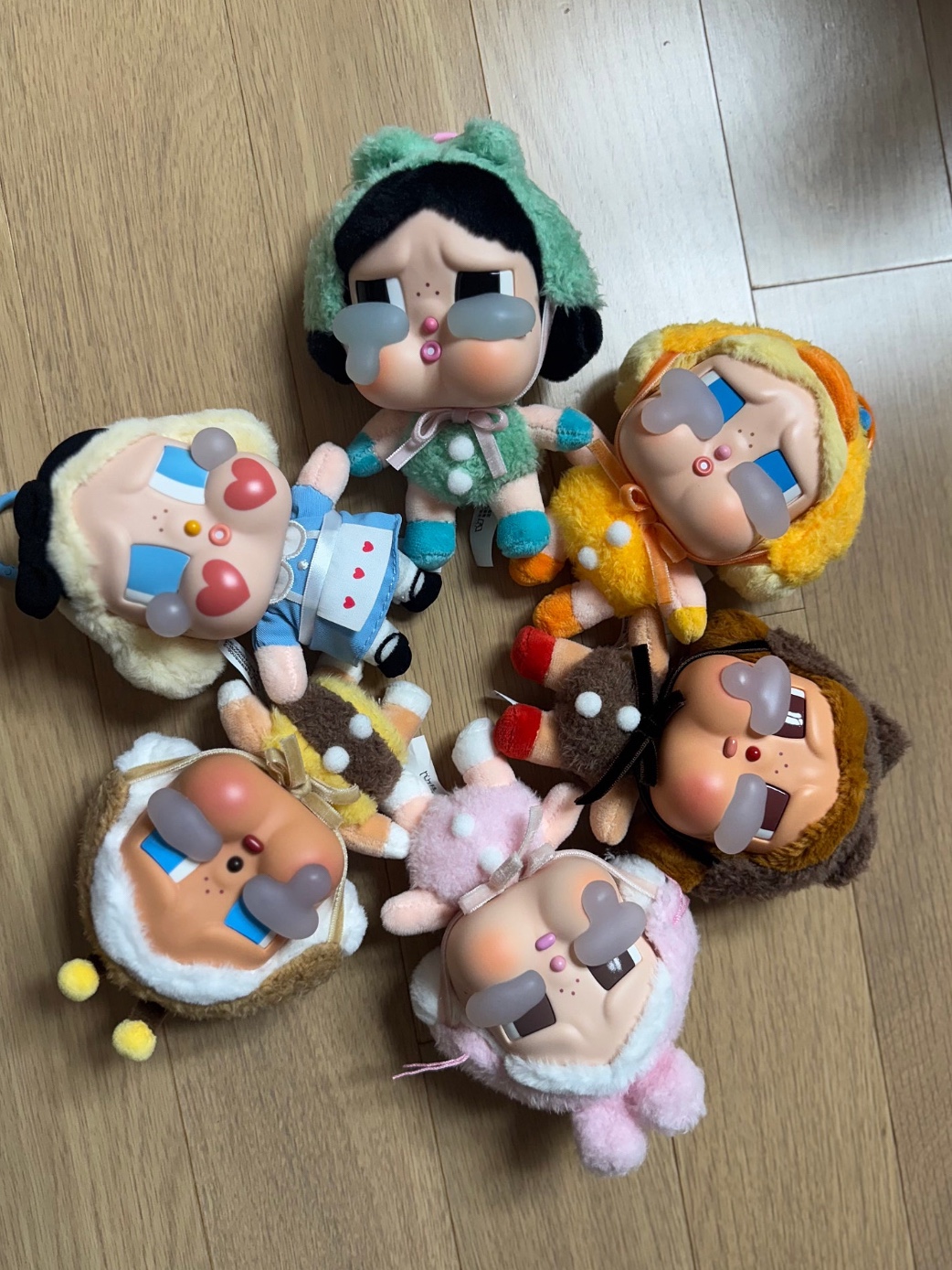 Pop Mart Crybaby Crying Again Series Plush Keyring Love Makes Us Cry (Opened Case), Pop Mart Crybaby Crying Again Series Plush Keyring Sealed Case (6 Blind Boxes) 착용 스타일 - 2