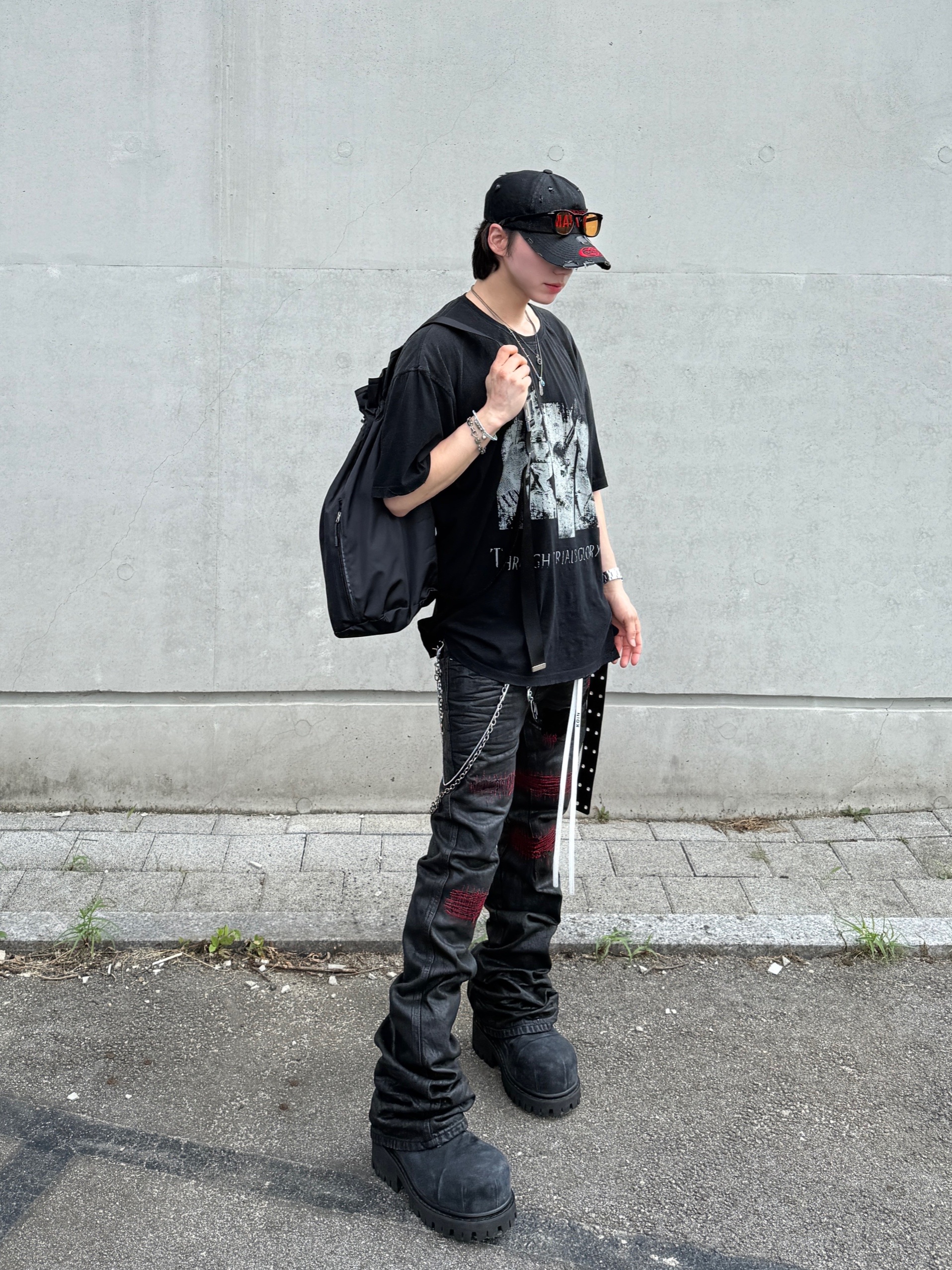 Balenciaga Stomper Bootie Black, Undermycar x Emostanceclub Emoun Destroyed Cowhide Suede Red Stitch Denim Toreador - 23FW 착용 스타일 - 1
