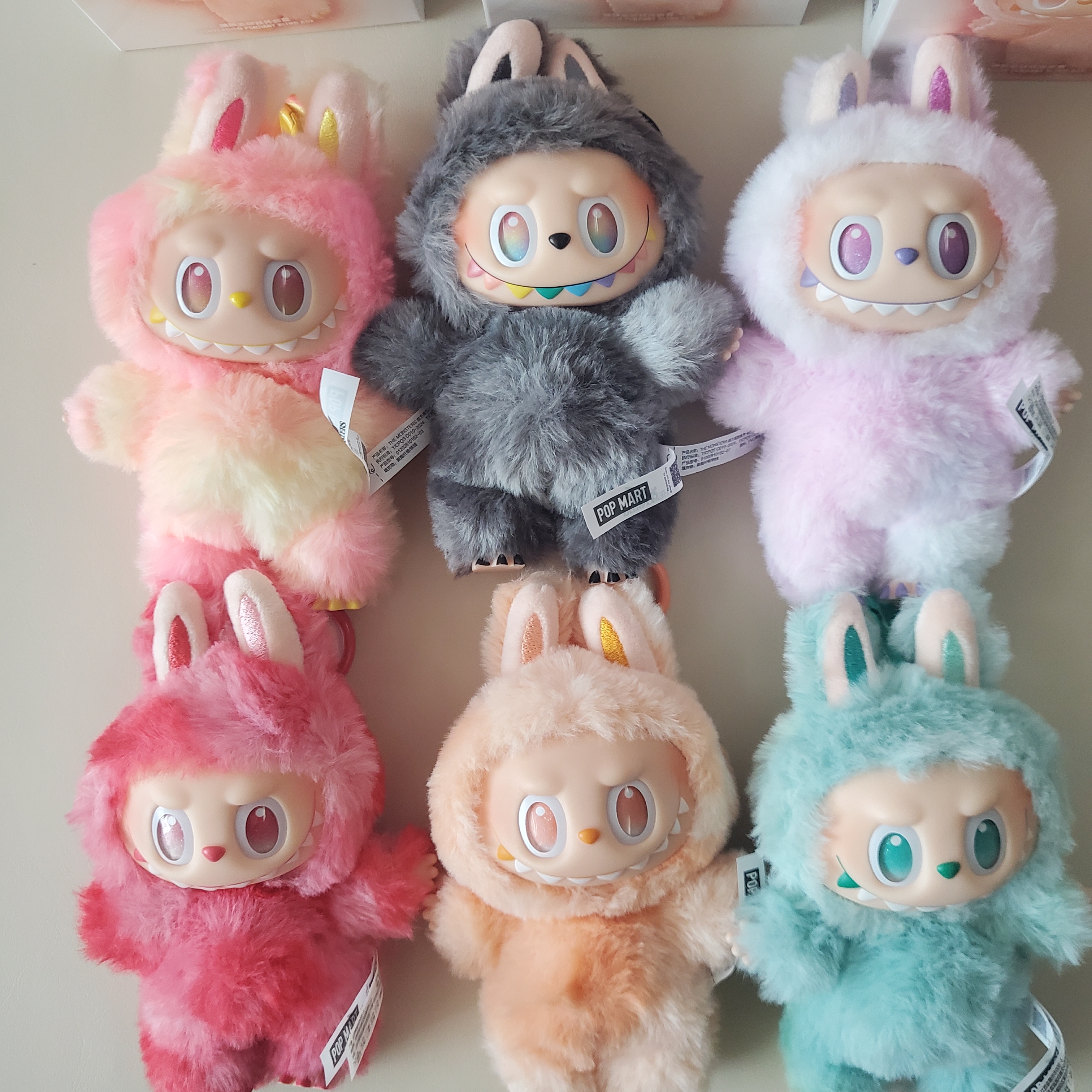 Pop Mart Labubu The Monsters Highlight Series Sealed Case (6 Blind Boxes) 착용 스타일