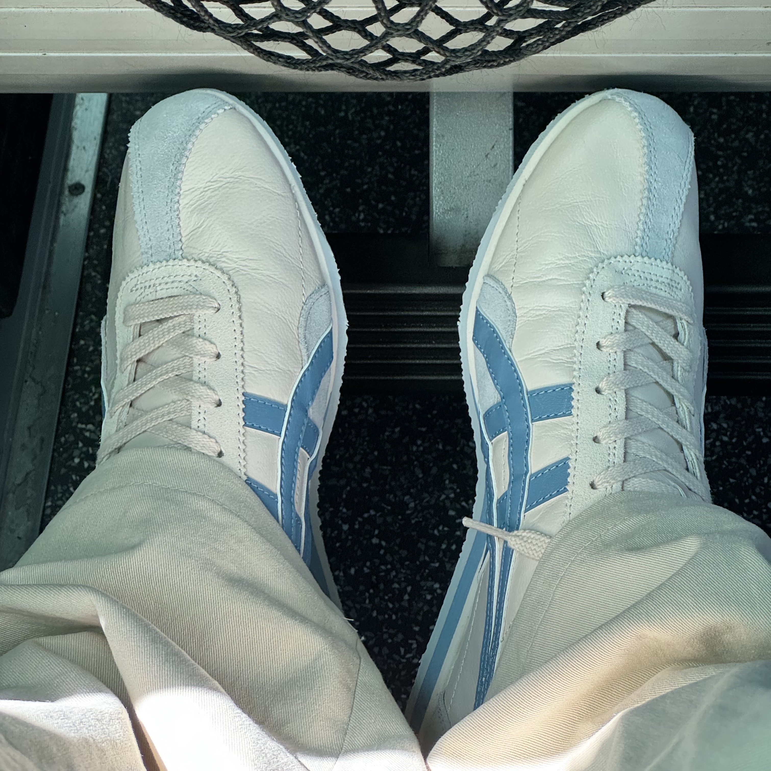 Onitsuka Tiger Runspark Cream Light Blue 착용 스타일