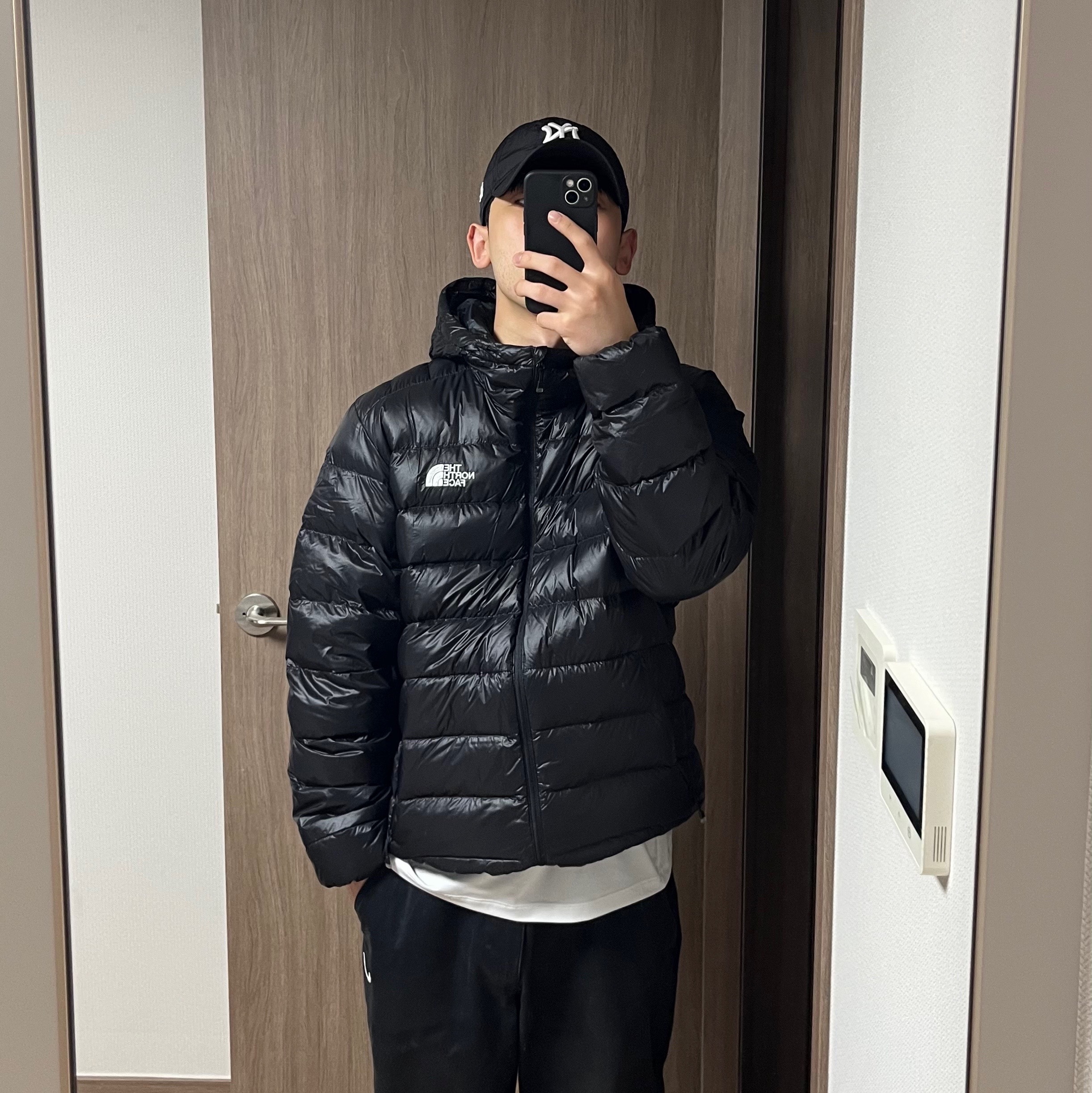 The North Face Matier EX RDS Down Hoodie Black 착용 스타일