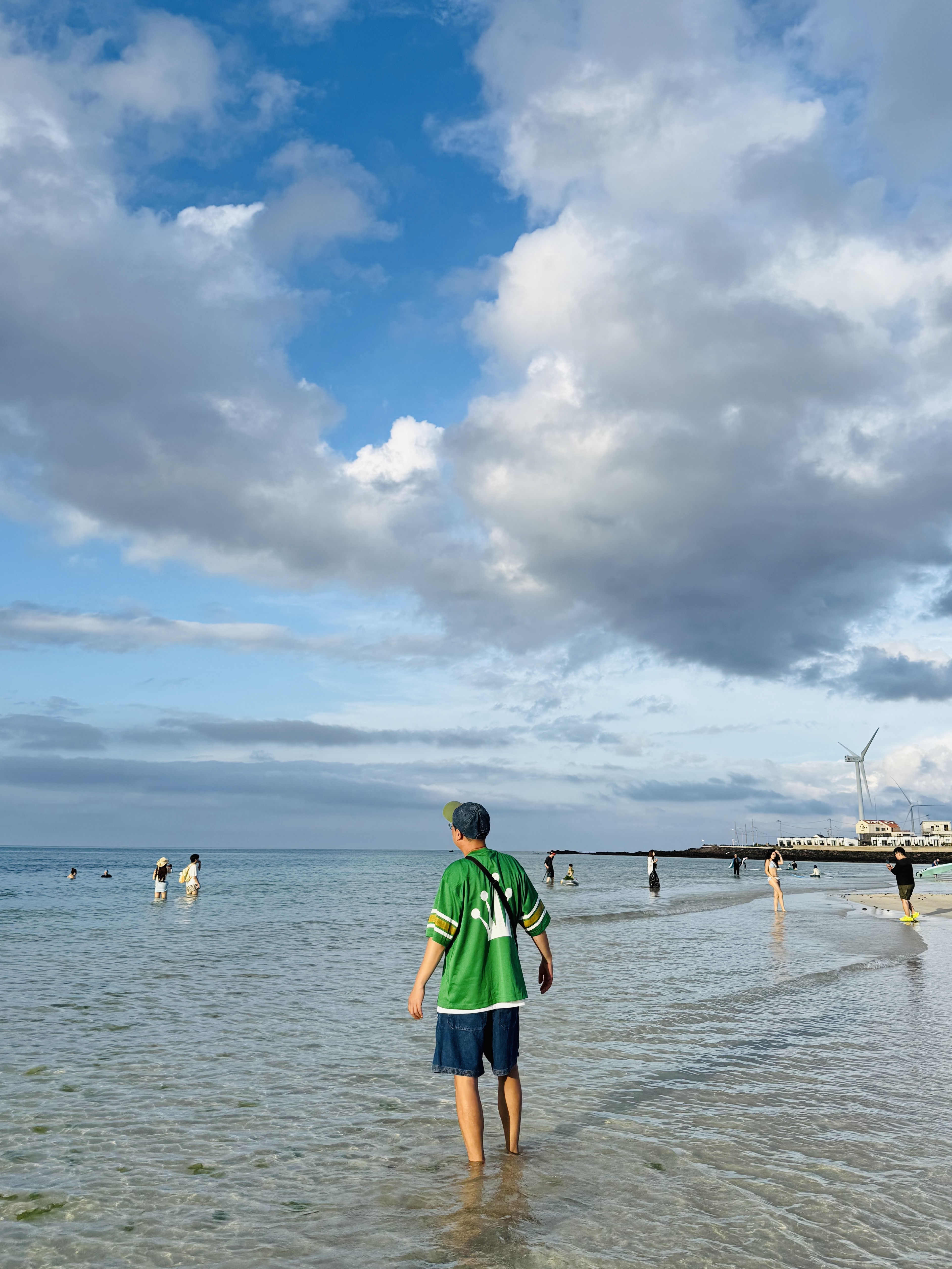 Stussy Mesh Football Jersey Green, IAB Studio Denim Shorts Deep Blue 착용 스타일 - 1