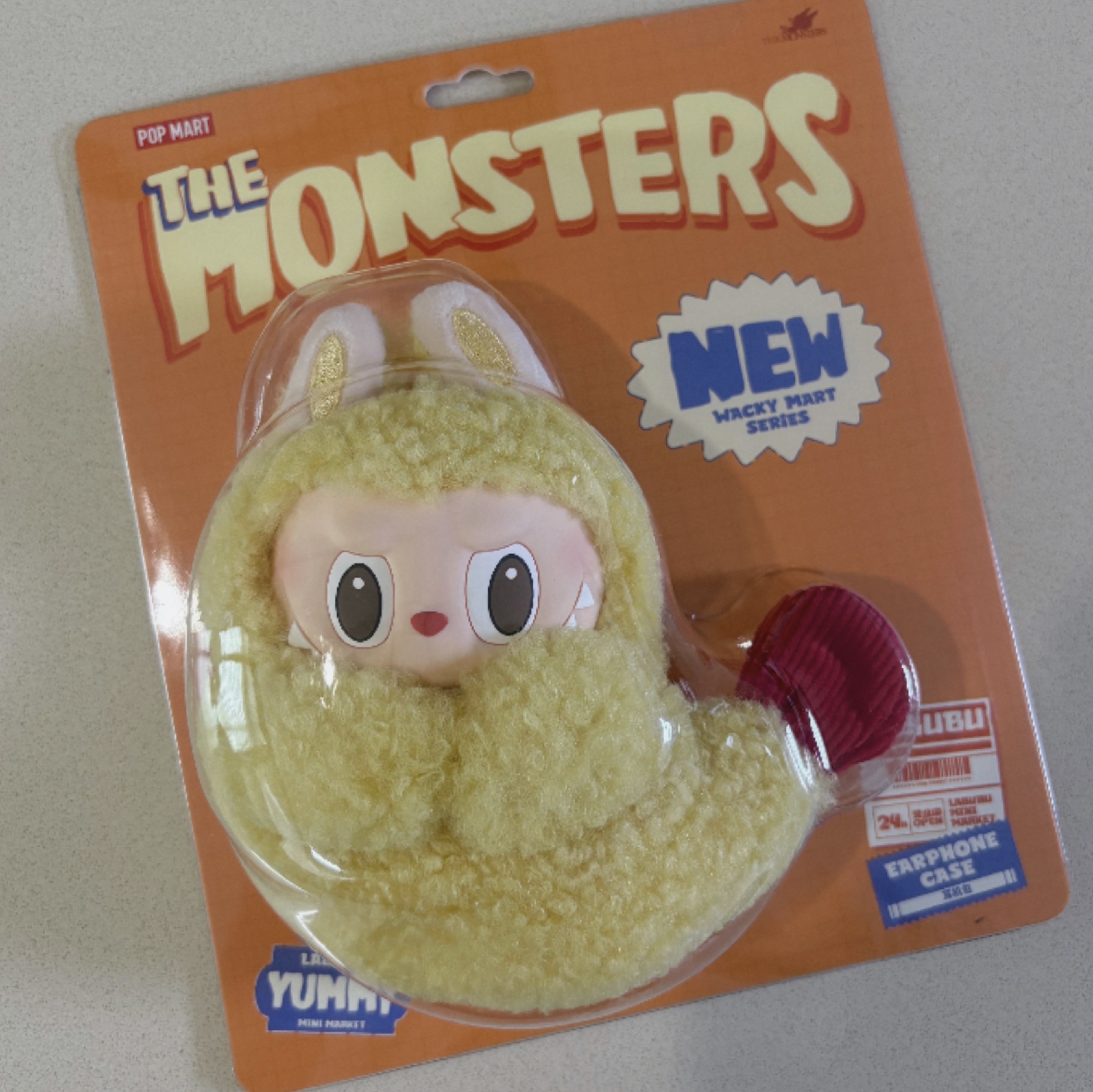 Pop Mart Labubu The Monsters Wacky Mart Series Earphone Case 착용 스타일