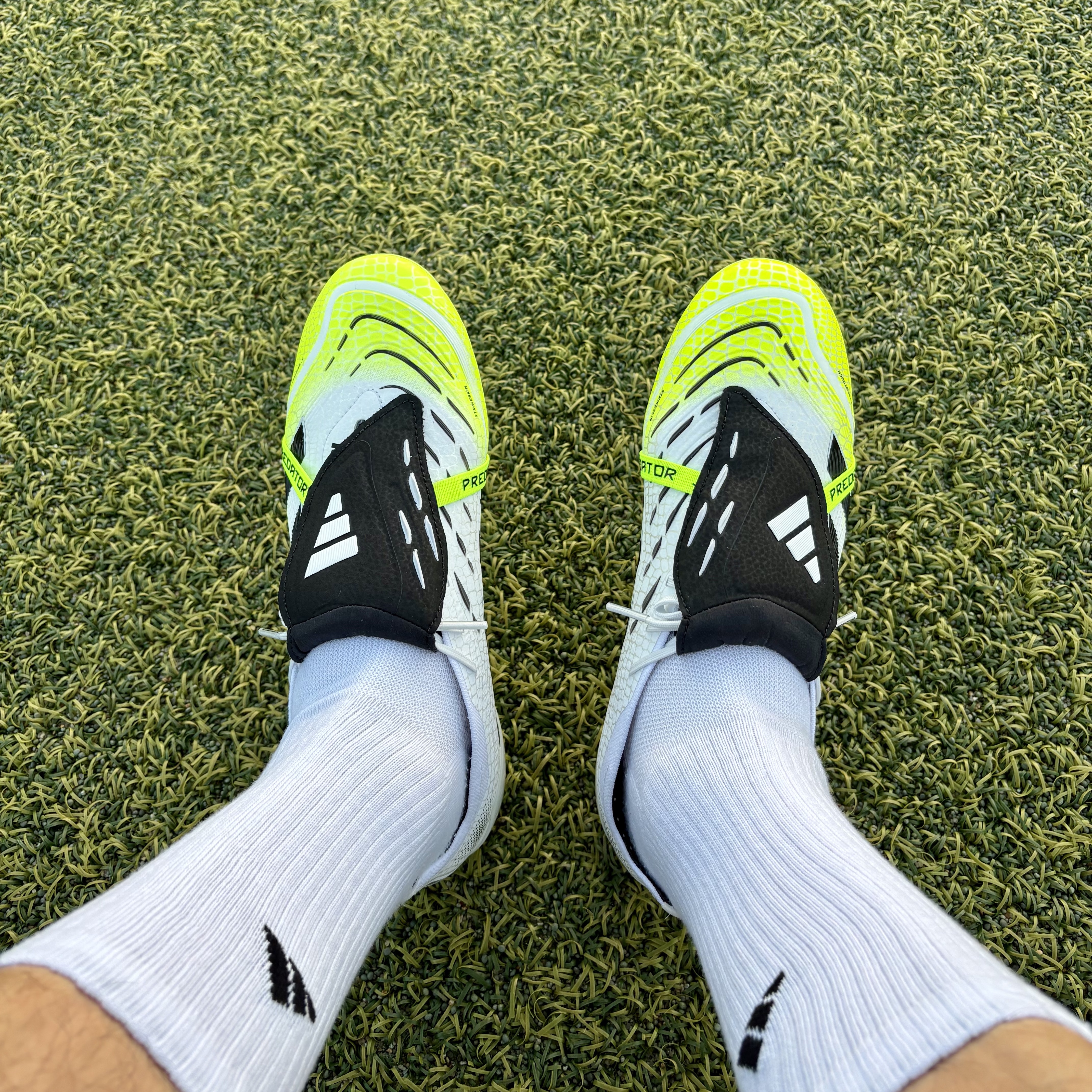 Adidas Predator Elite Foldover Tongue AG Cloud White Core Black 착용 스타일