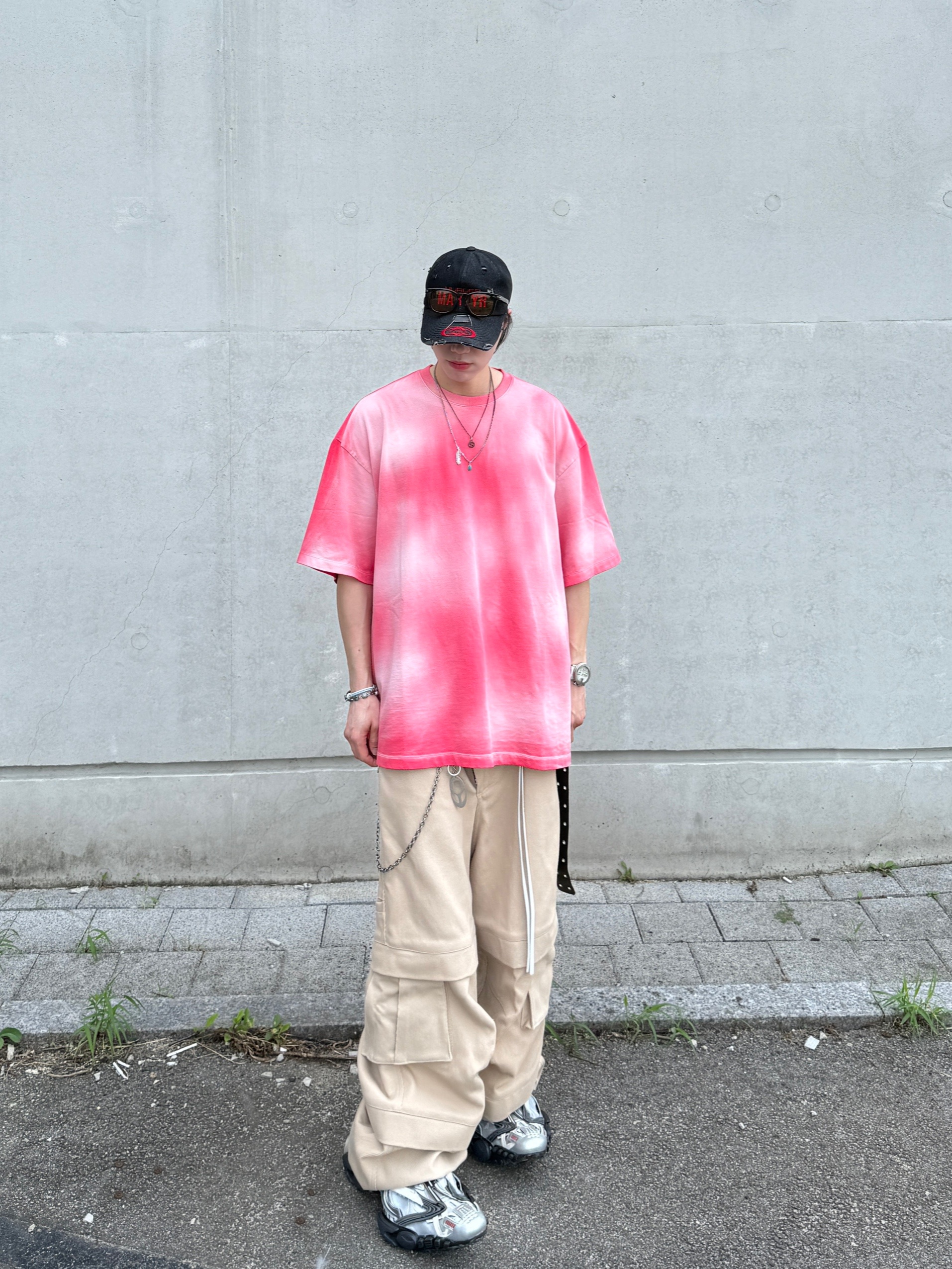 Nonnod Back Detail T-Shirt Deep Pink, Kamien Titan Baggy Pants Beige 착용 스타일 - 4