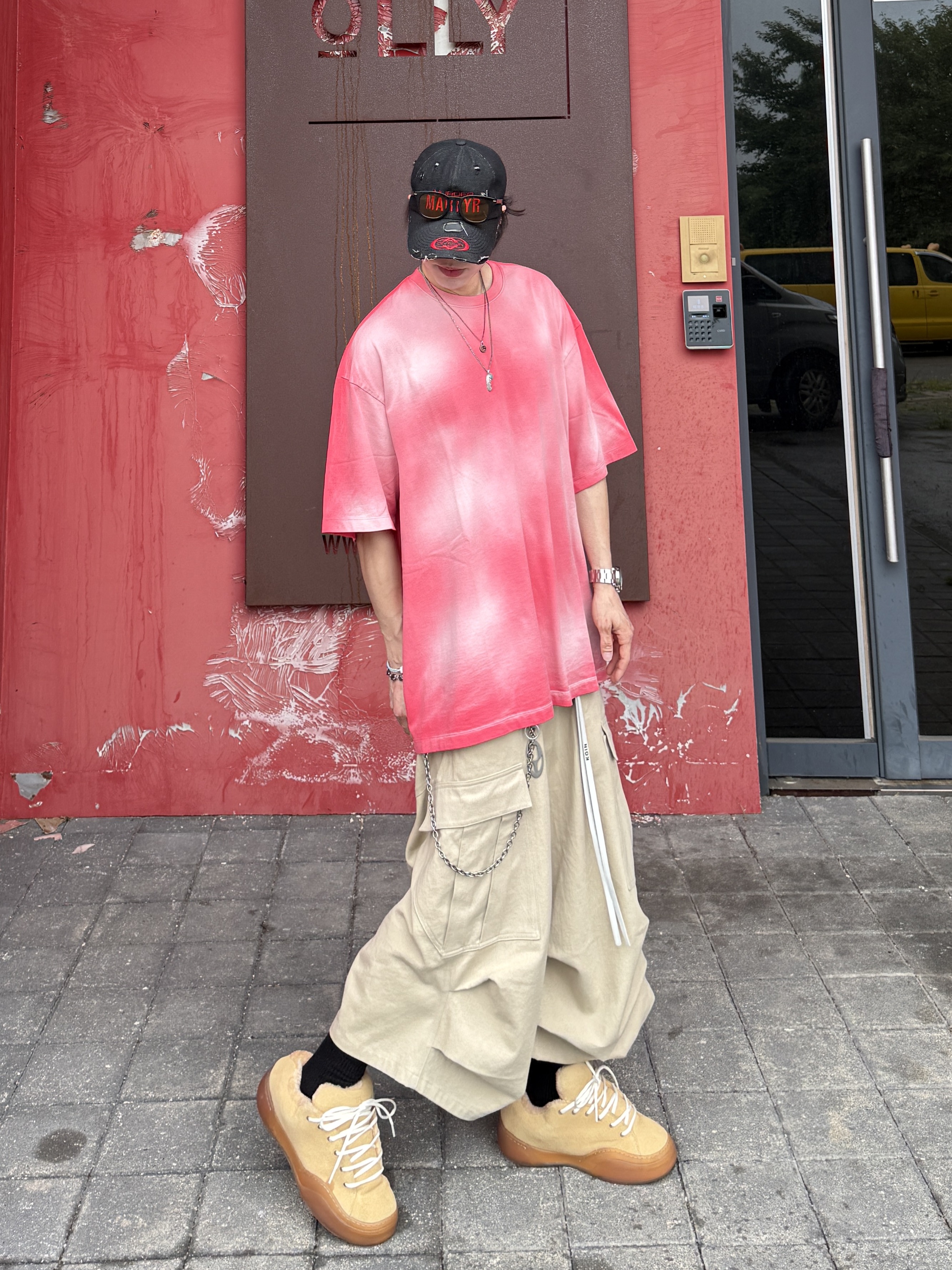 MJD x Kamien Double Hole Belt Oak Brown, Nonnod Back Detail T-Shirt Deep Pink 착용 스타일 - 5