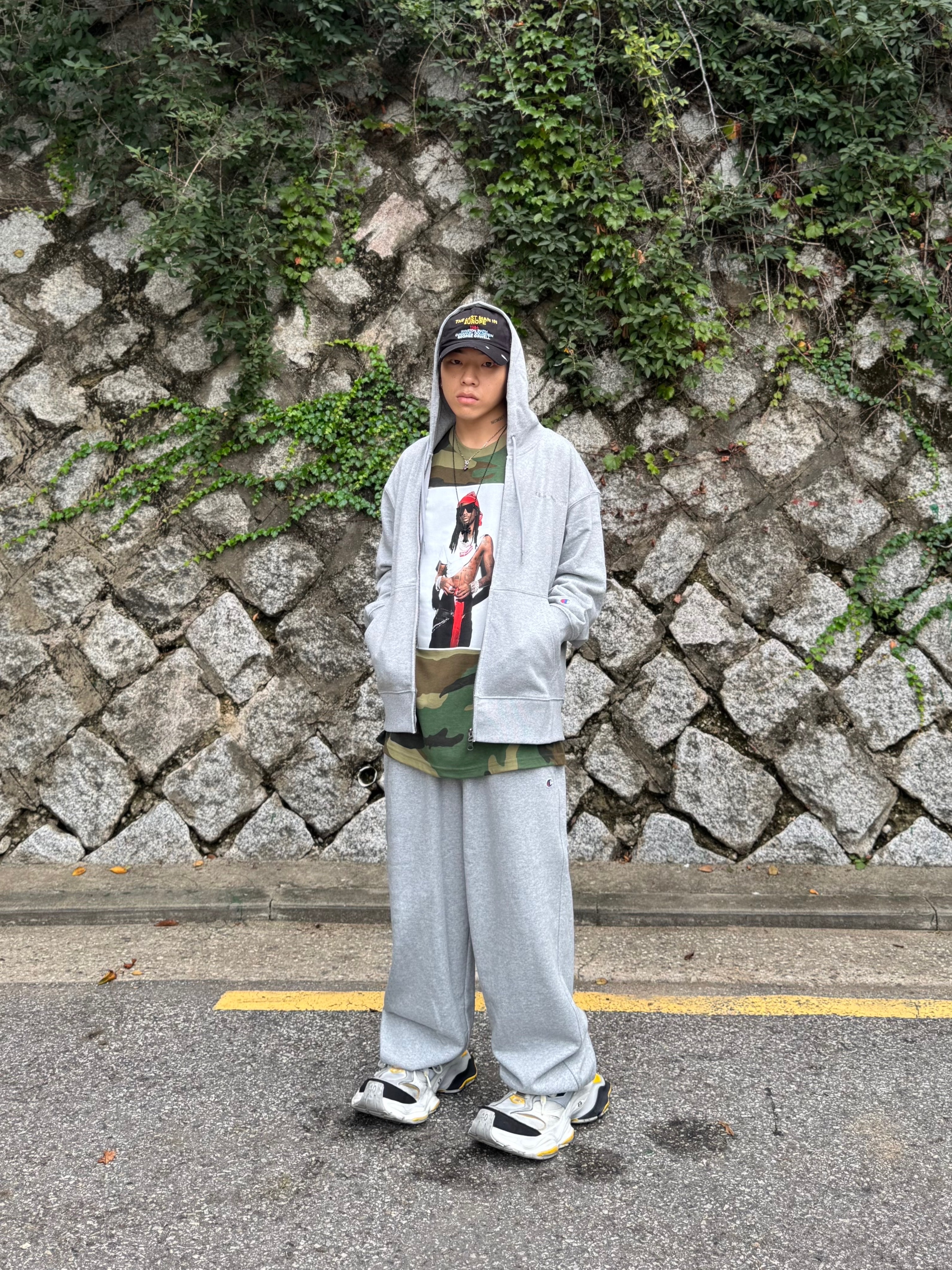 Supreme Playboi Carti T-Shirt Woodland Camo - 25FW, NOD 1984 5-panel Ball Cap Black 착용 스타일 - 3