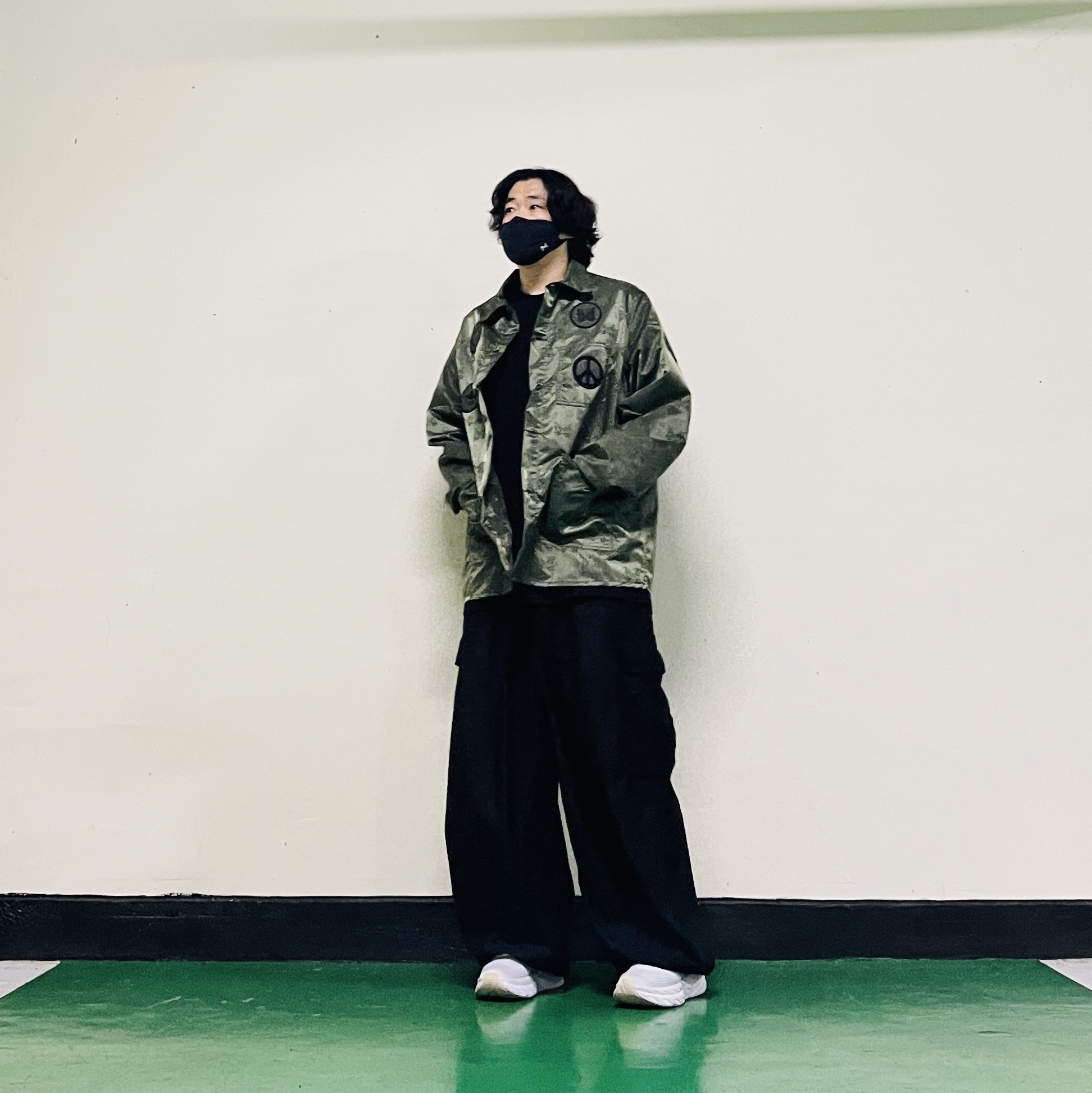 Needles D.N. Coverall Papillon Jacquard Sateen Olive, Needles H.D. BDU Pants Black 착용 스타일 - 2
