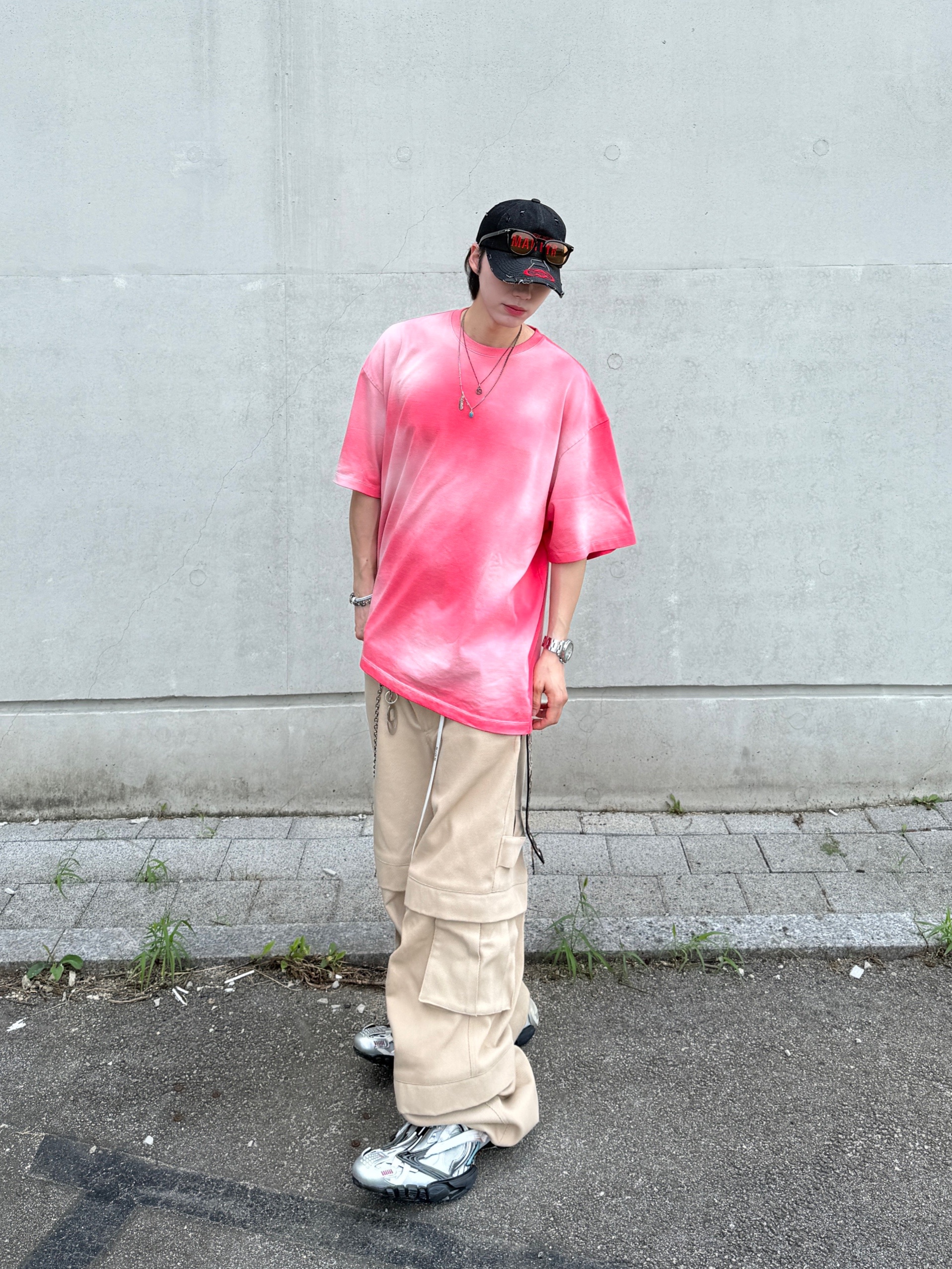 Nonnod Back Detail T-Shirt Deep Pink, Kamien Titan Baggy Pants Beige 착용 스타일 - 3