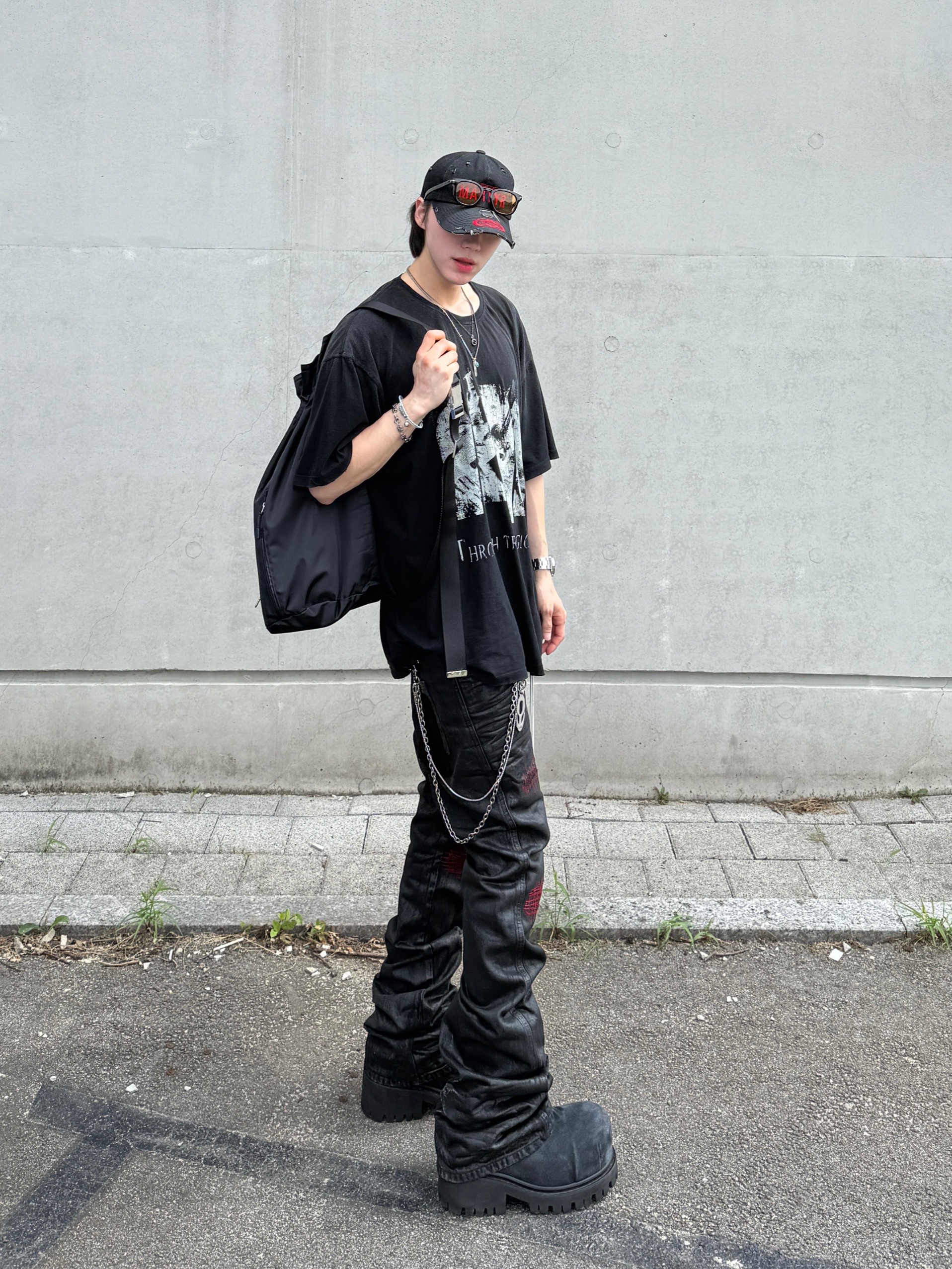 Balenciaga Stomper Bootie Black, Undermycar x Emostanceclub Emoun Destroyed Cowhide Suede Red Stitch Denim Toreador - 23FW 착용 스타일 - 3