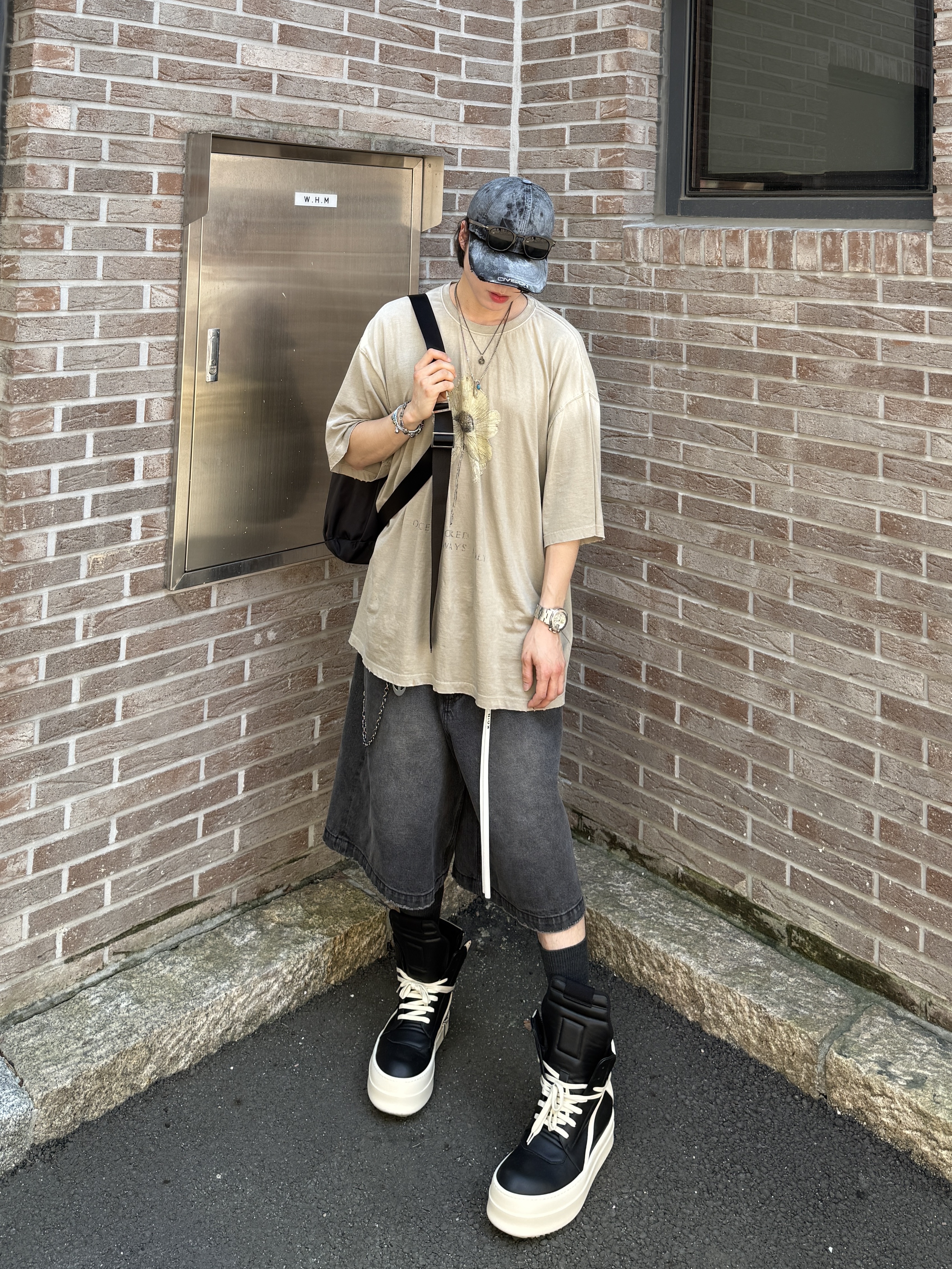 Rick Owens Hollywood Mega Bumper Geobasket in Full Grain Calf Leather Black Milk, MJD x Kamien Double Hole Belt Oak Brown 착용 스타일 - 8