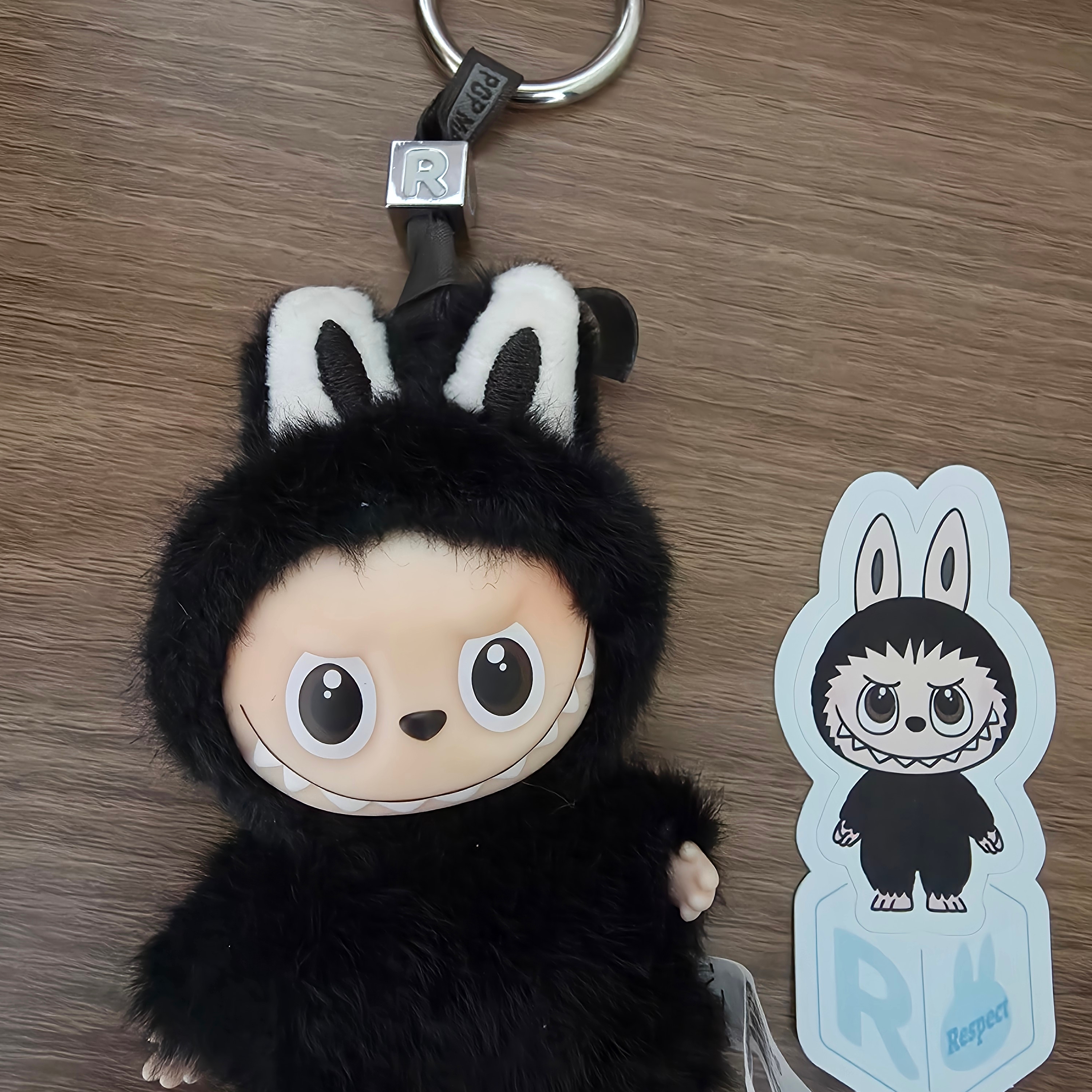 Pop Mart Labubu The Monsters Pin For Love Series Vinyl Plush Pendant Sealed Case (N-Z) (1 Blind Box) 착용 스타일