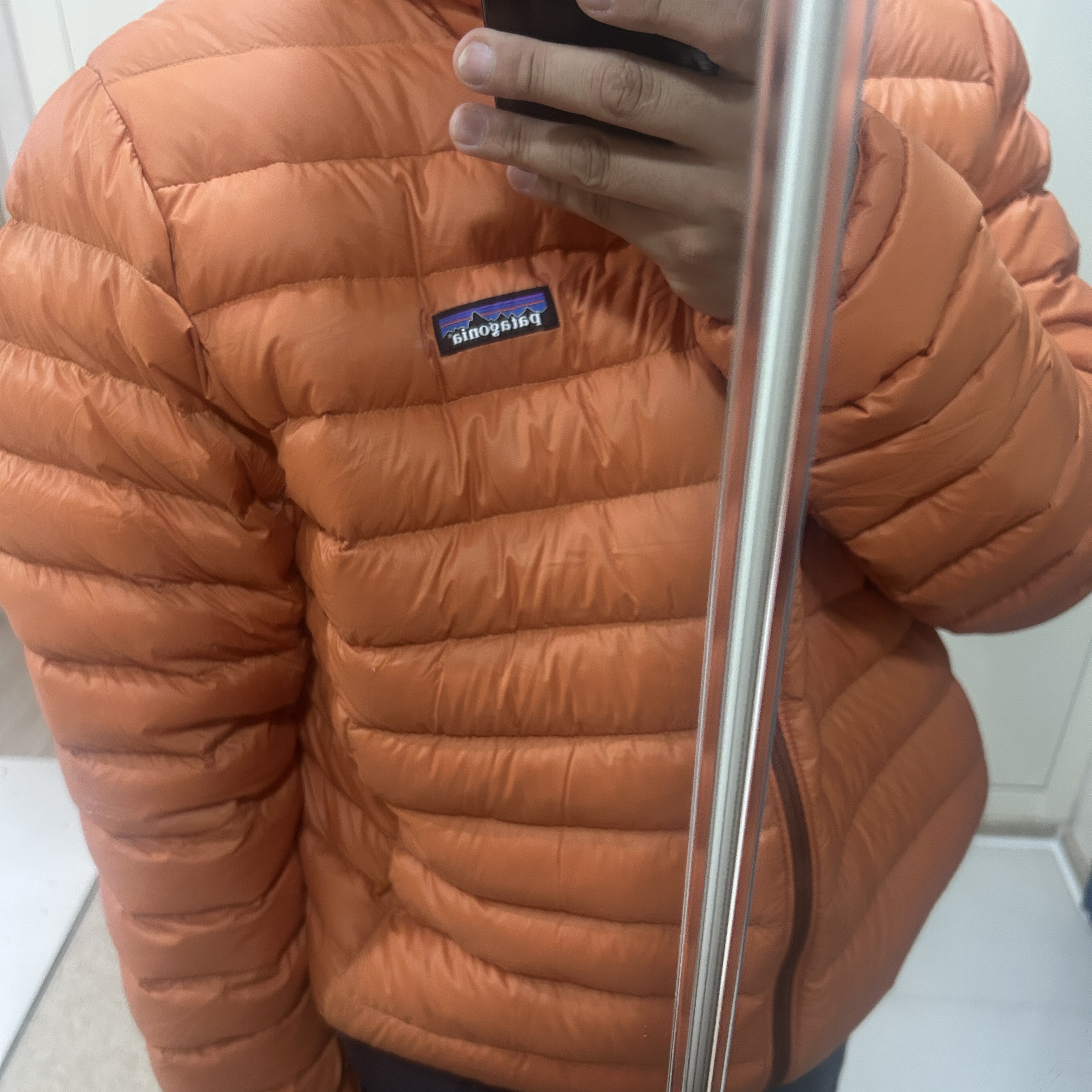 Patagonia Down Sweater Hoody Redtail Rust 착용 스타일 - 1