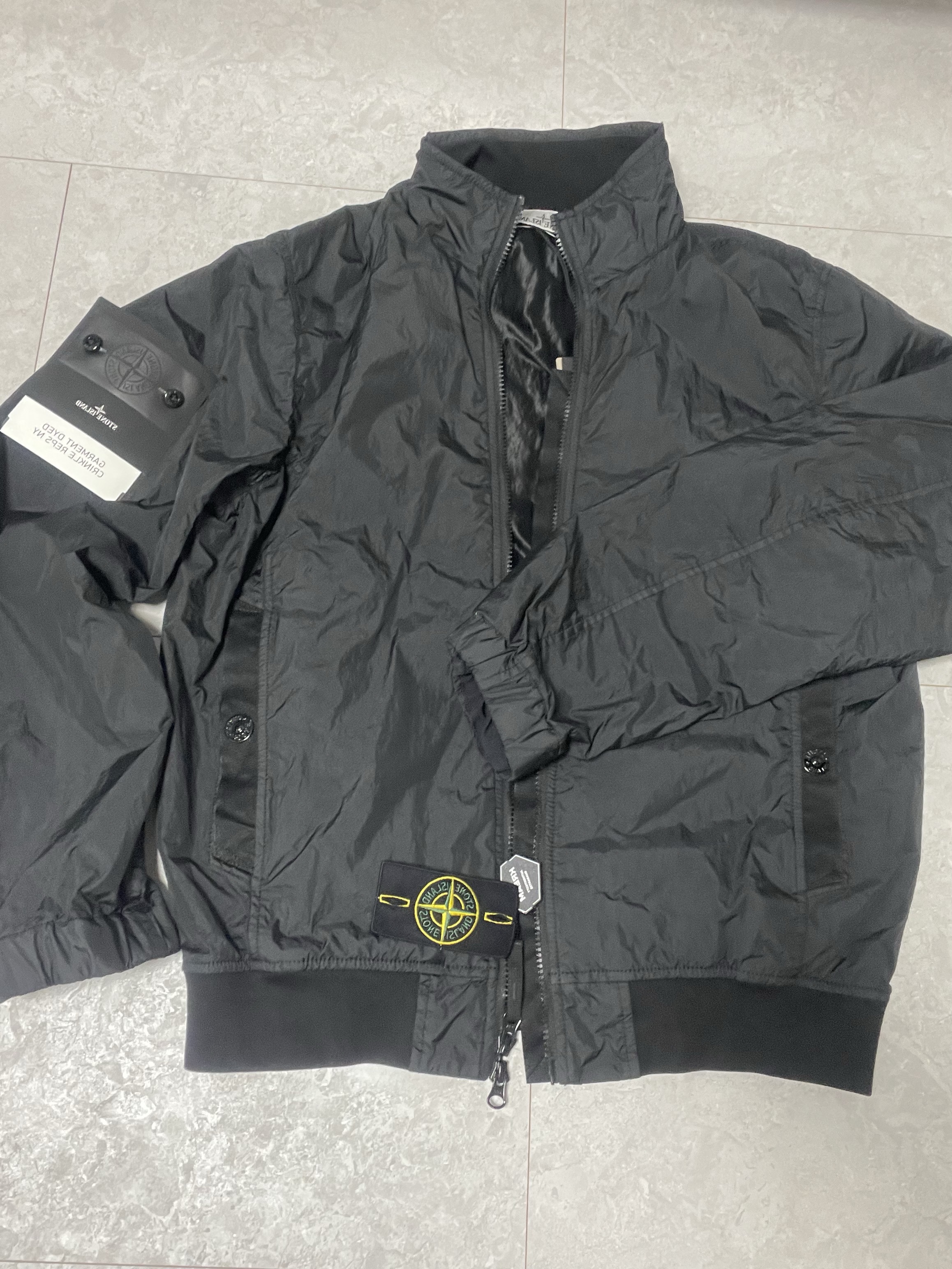 Stone Island 4100037 Crinkle Reps R-NY Wind Resistant Jacket Black - 25SS 착용 스타일
