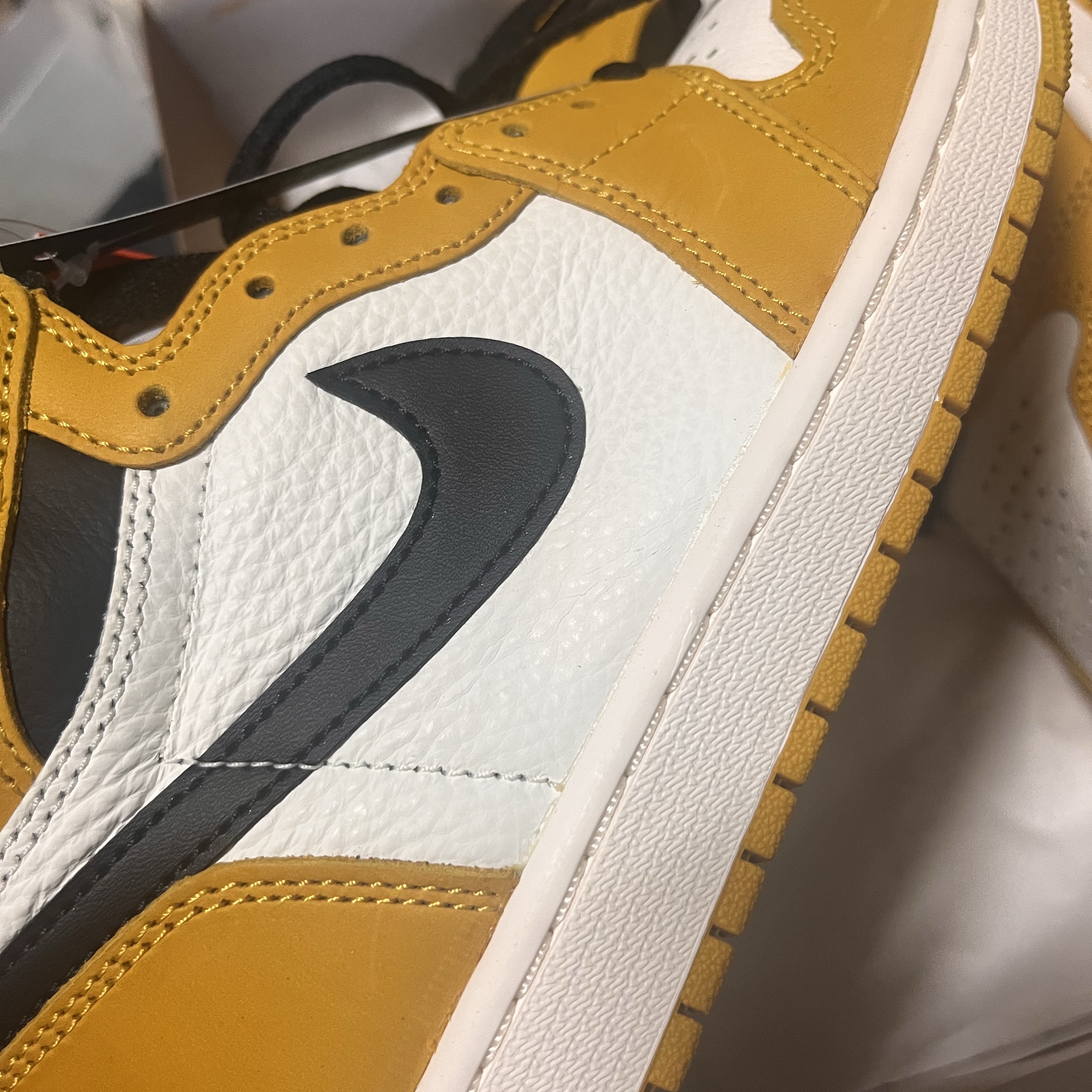 Jordan 1 Retro High OG Yellow Ochre 착용 스타일 - 2
