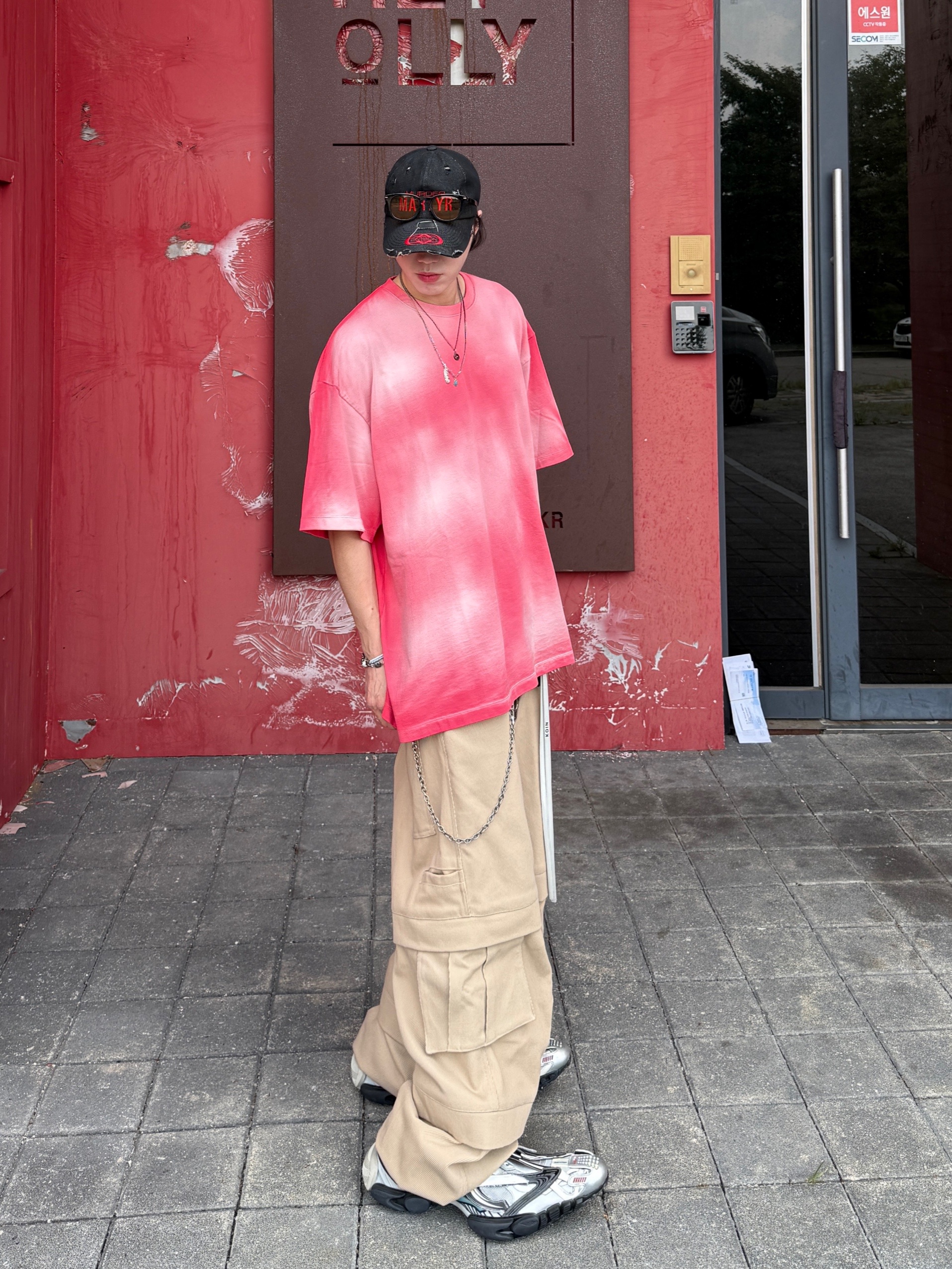 Nonnod Back Detail T-Shirt Deep Pink, Kamien Titan Baggy Pants Beige 착용 스타일 - 6