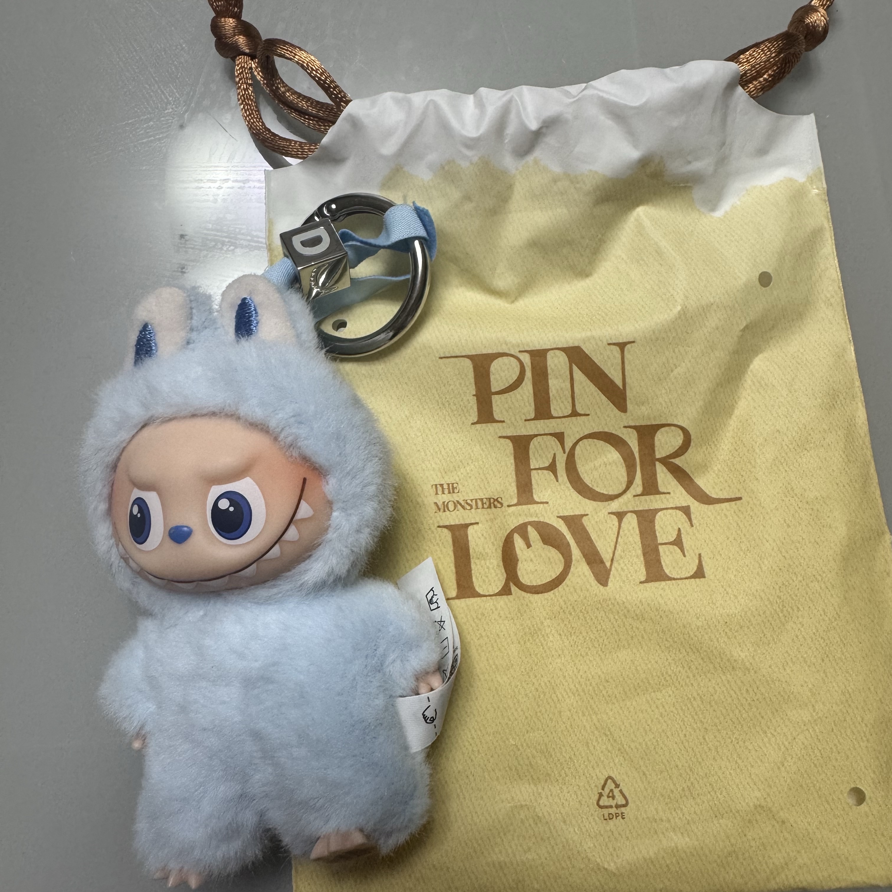 Pop Mart Labubu The Monsters Pin For Love Series Vinyl Plush Pendant Sealed Case (A-M) (1 Blind Box) 착용 스타일 - 2