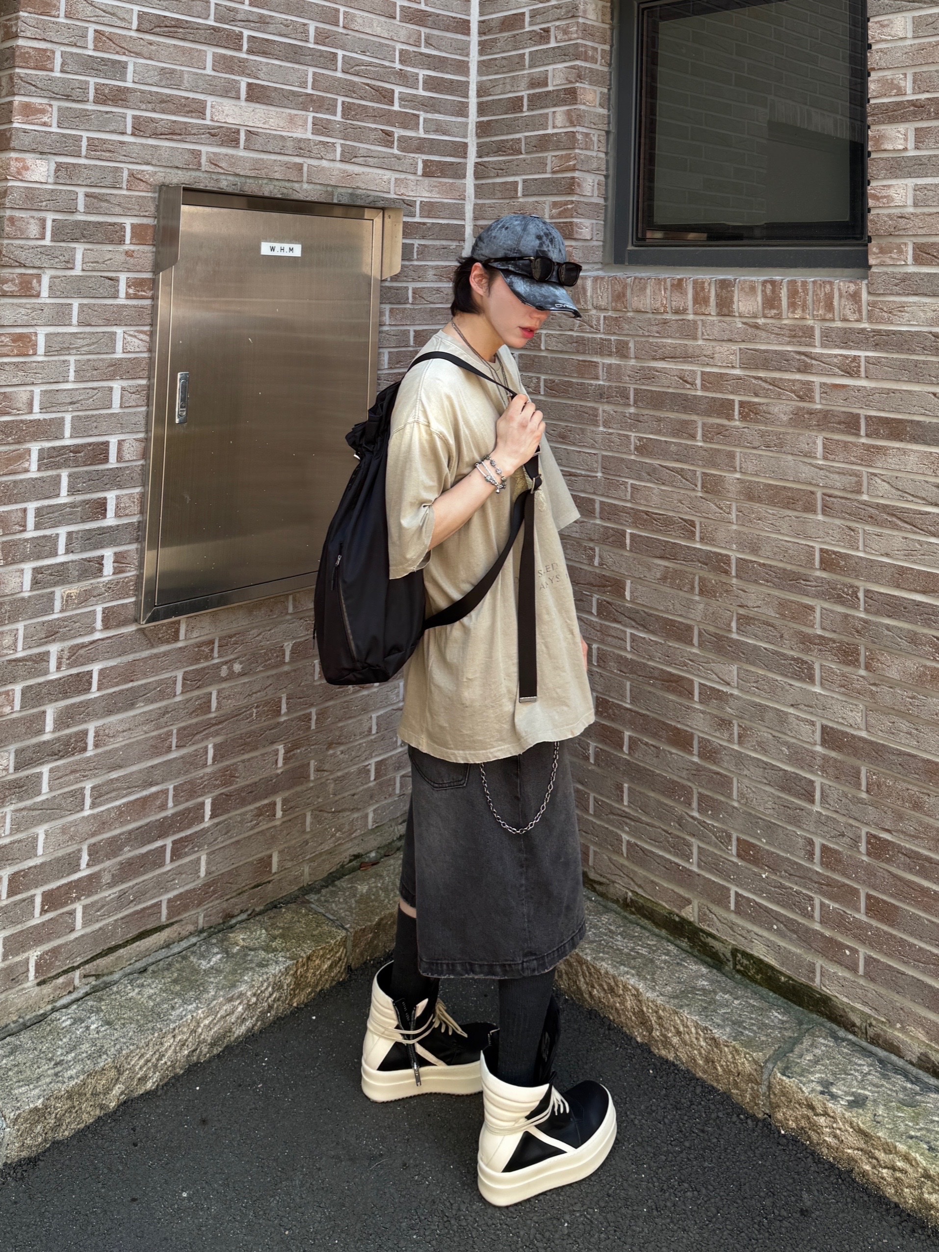 Rick Owens Hollywood Mega Bumper Geobasket in Full Grain Calf Leather Black Milk, MJD x Kamien Double Hole Belt Oak Brown 착용 스타일 - 1