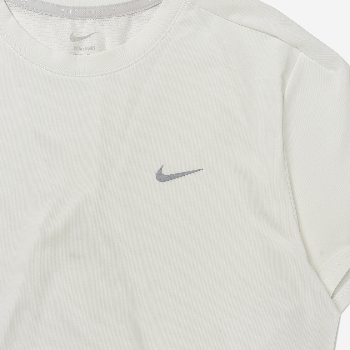 (W) 나이키 스위프트 드라이핏 숏슬리브 러닝 탑 세일 - 아시아((W) Nike Swift Dri-Fit Short Sleeve Running Top Sail - Asia) - 3