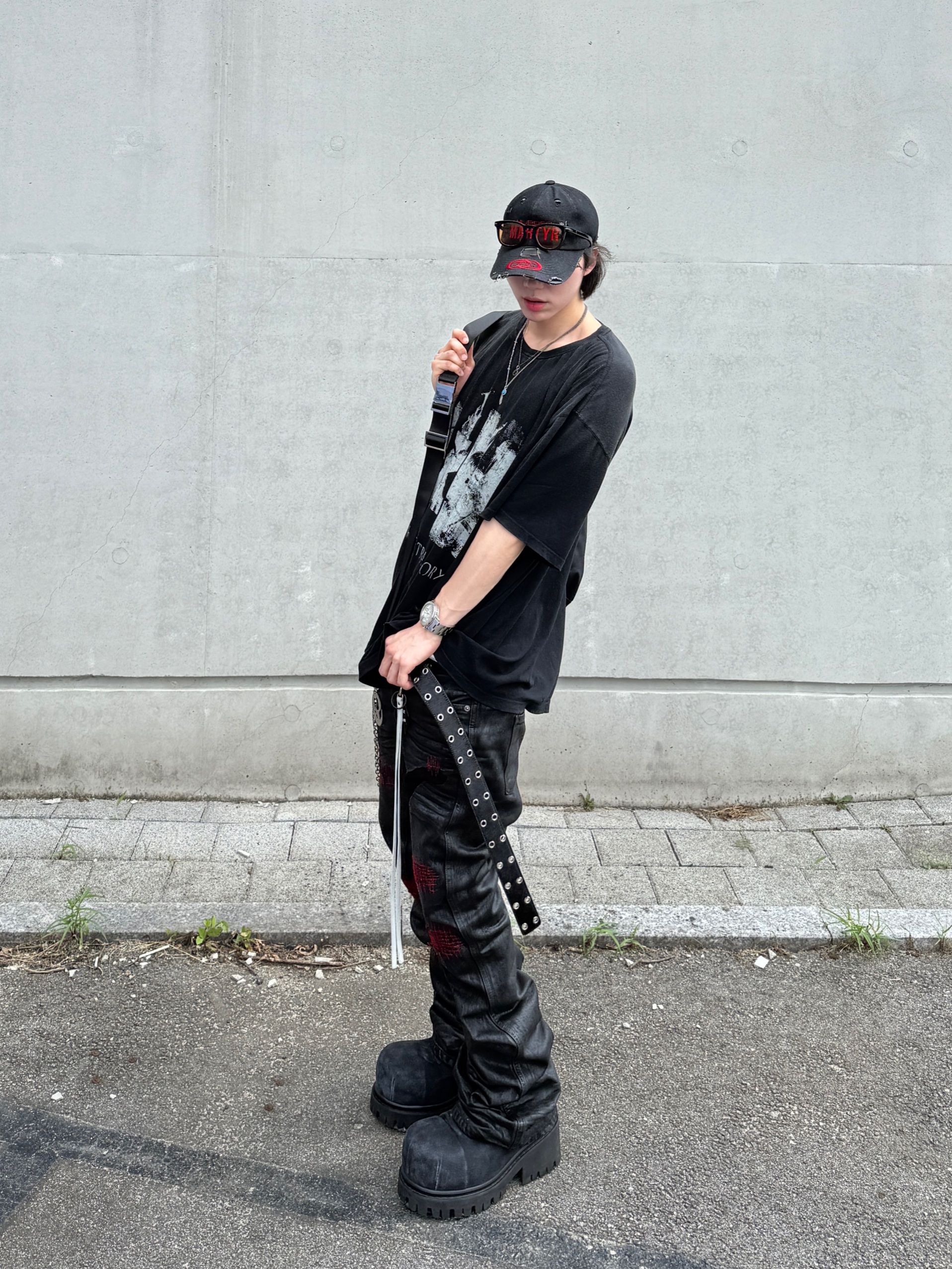 Balenciaga Stomper Bootie Black, Undermycar x Emostanceclub Emoun Destroyed Cowhide Suede Red Stitch Denim Toreador - 23FW 착용 스타일 - 4
