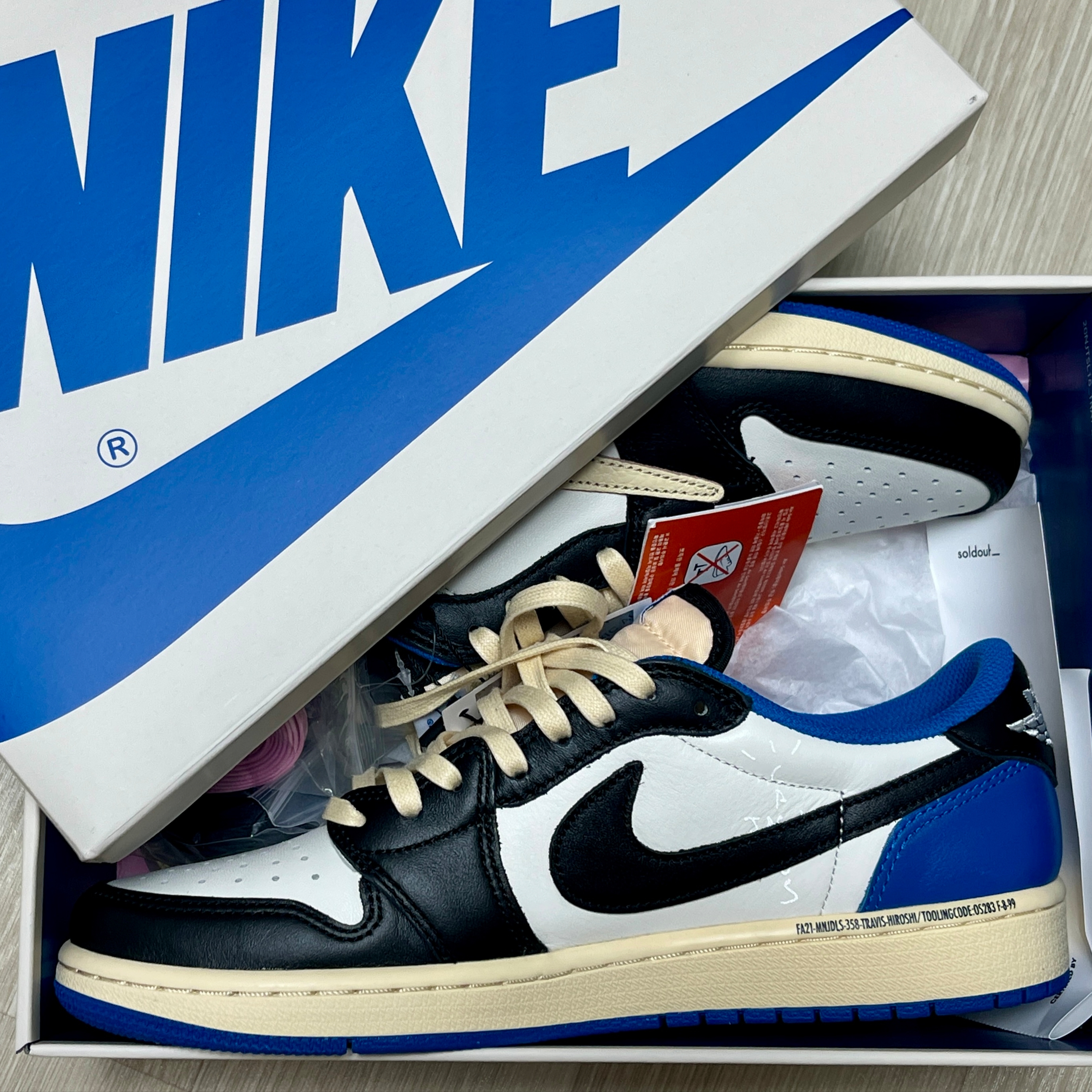 Jordan 1 x Travis Scott x Fragment Retro Low OG SP Military Blue 착용 스타일