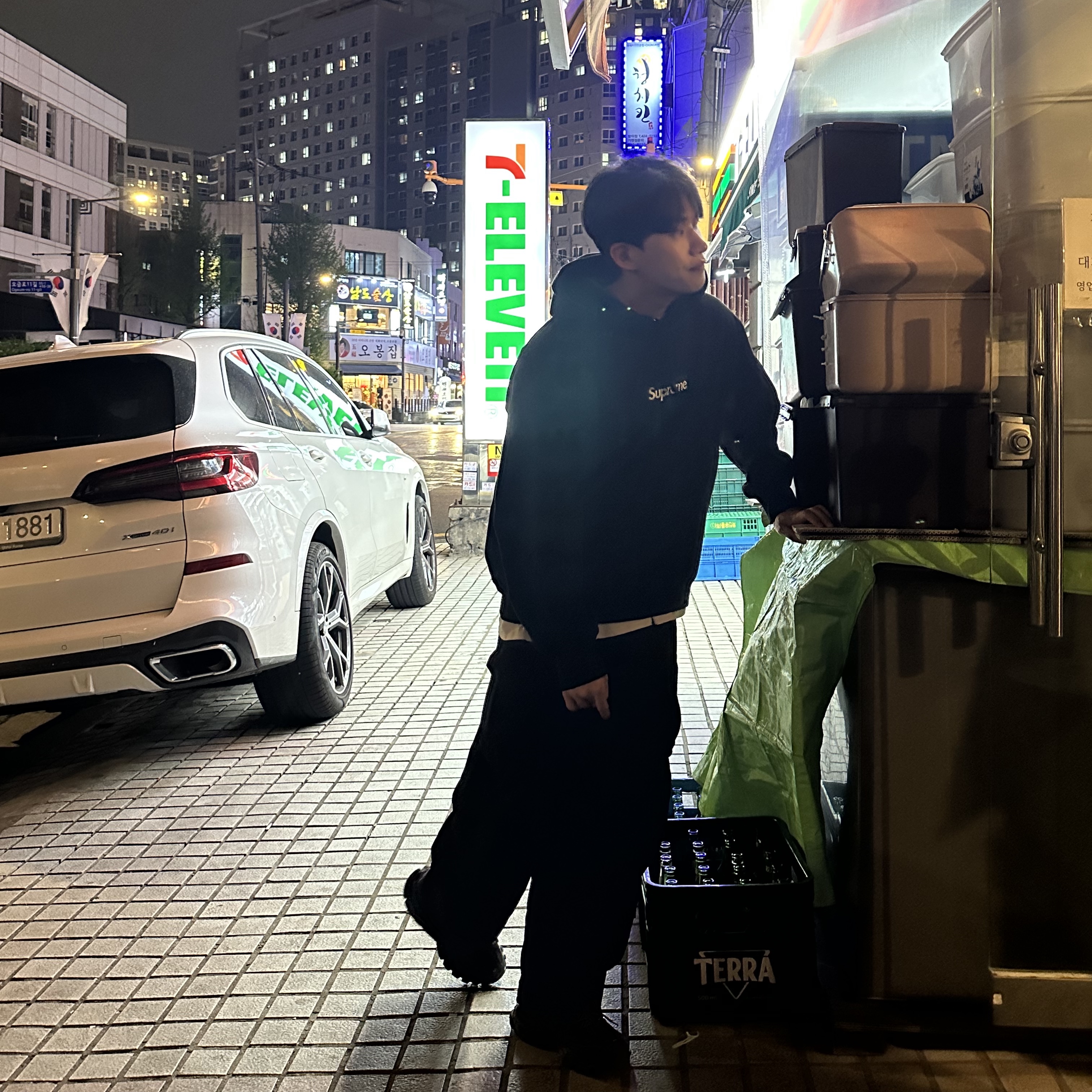 Supreme Box Logo Hooded Sweatshirt Black - 24FW, Balenciaga Track Sneakers Triple Black 착용 스타일