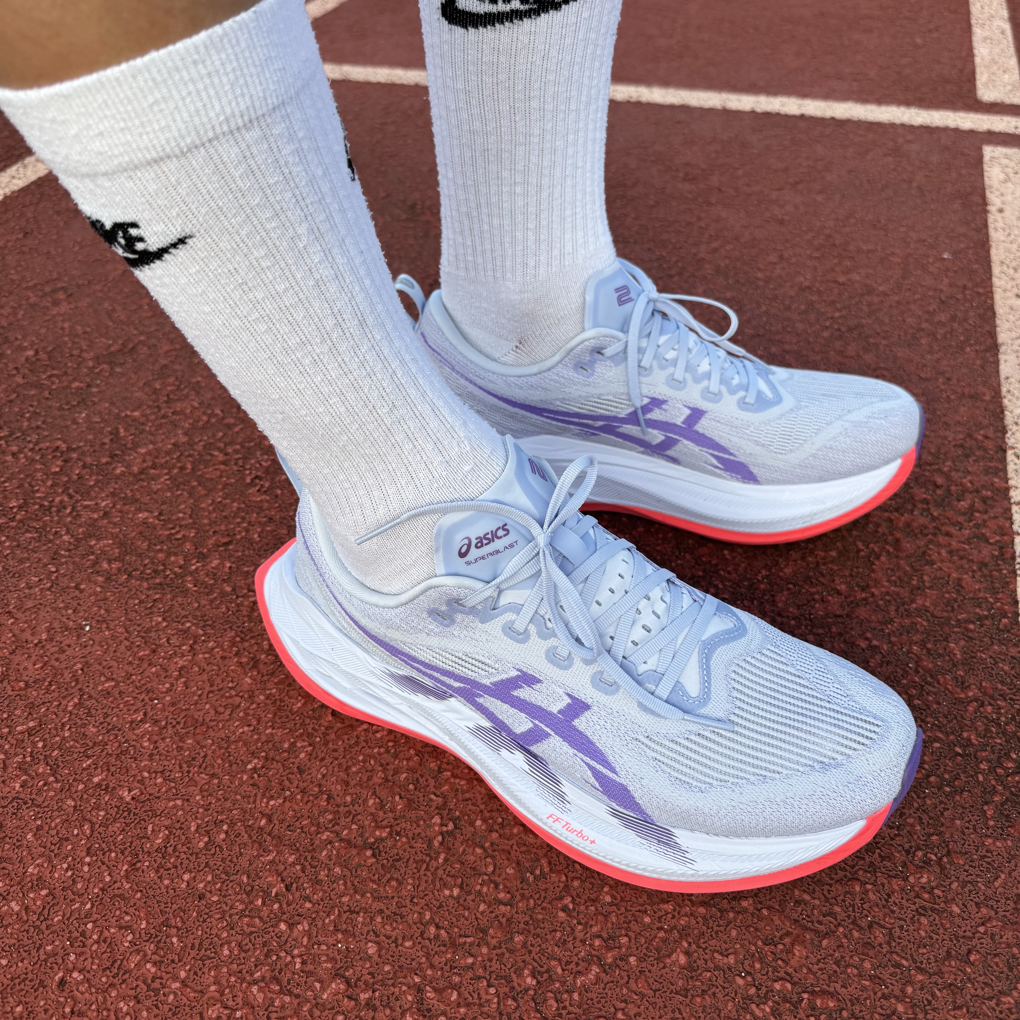 Asics Superblast 2 Blue Fade Edo Purple 착용 스타일 - 2