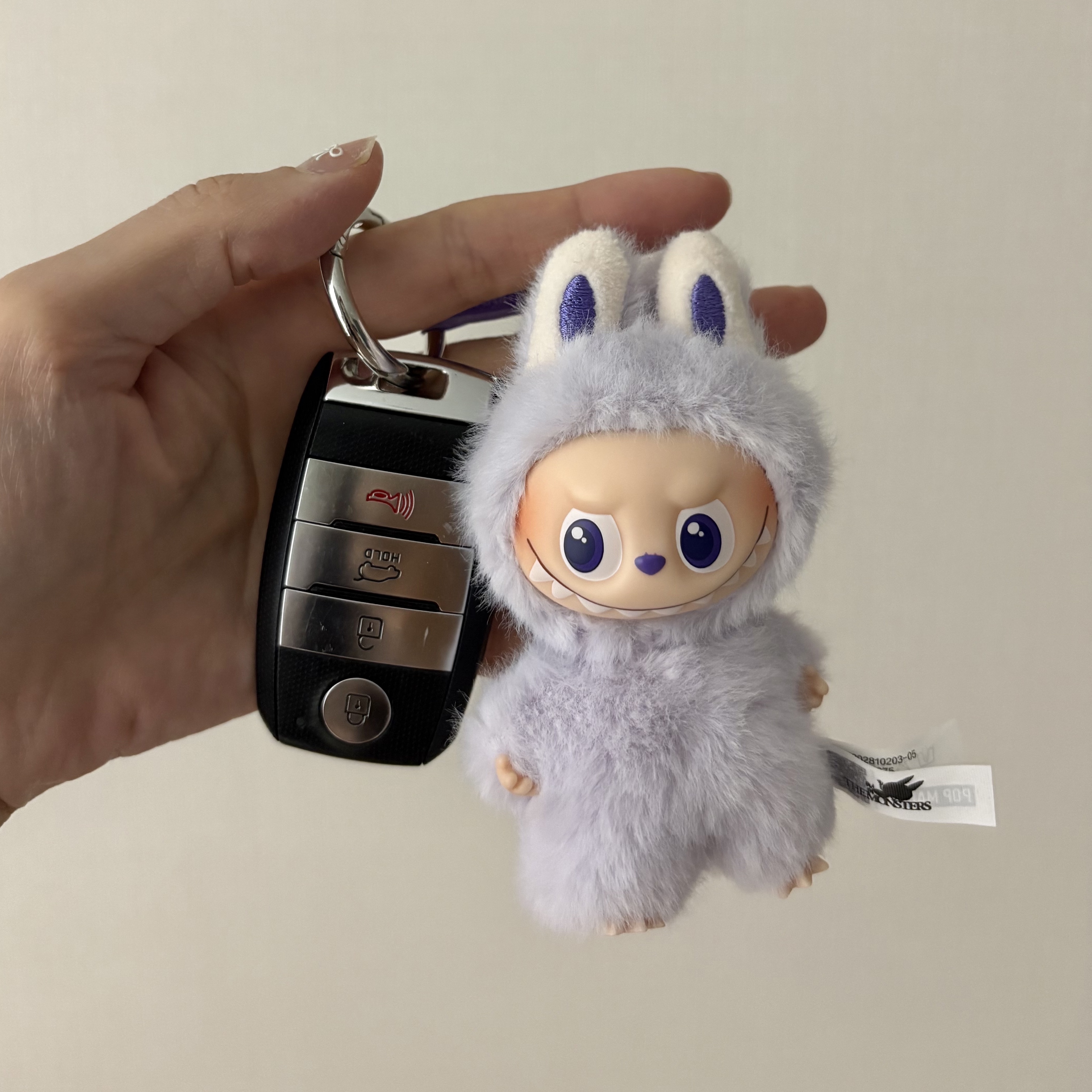 Pop Mart Labubu The Monsters Pin For Love Series Vinyl Plush Pendant (A-M) E (Opened Case) 착용 스타일