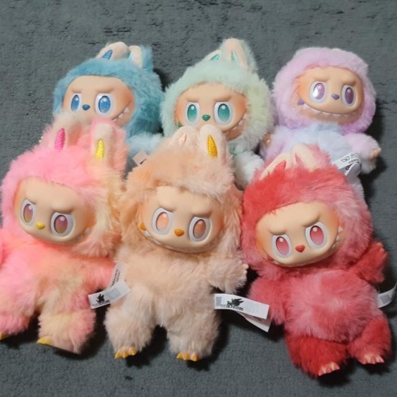 Pop Mart Labubu The Monsters Highlight Series Sealed Case (6 Blind Boxes) 착용 스타일