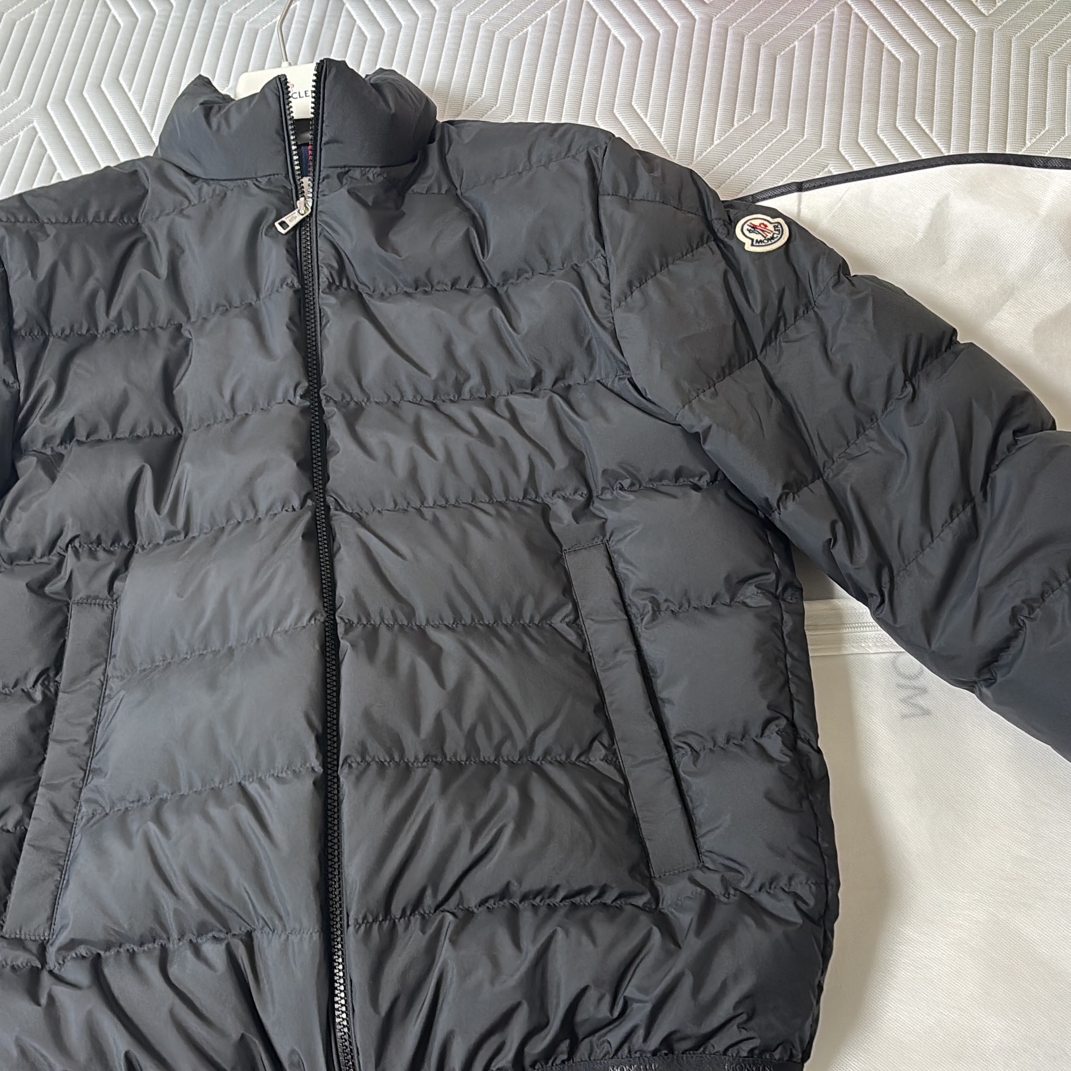 Moncler Baudinet Short Down Jacket Black - 25FW 착용 스타일