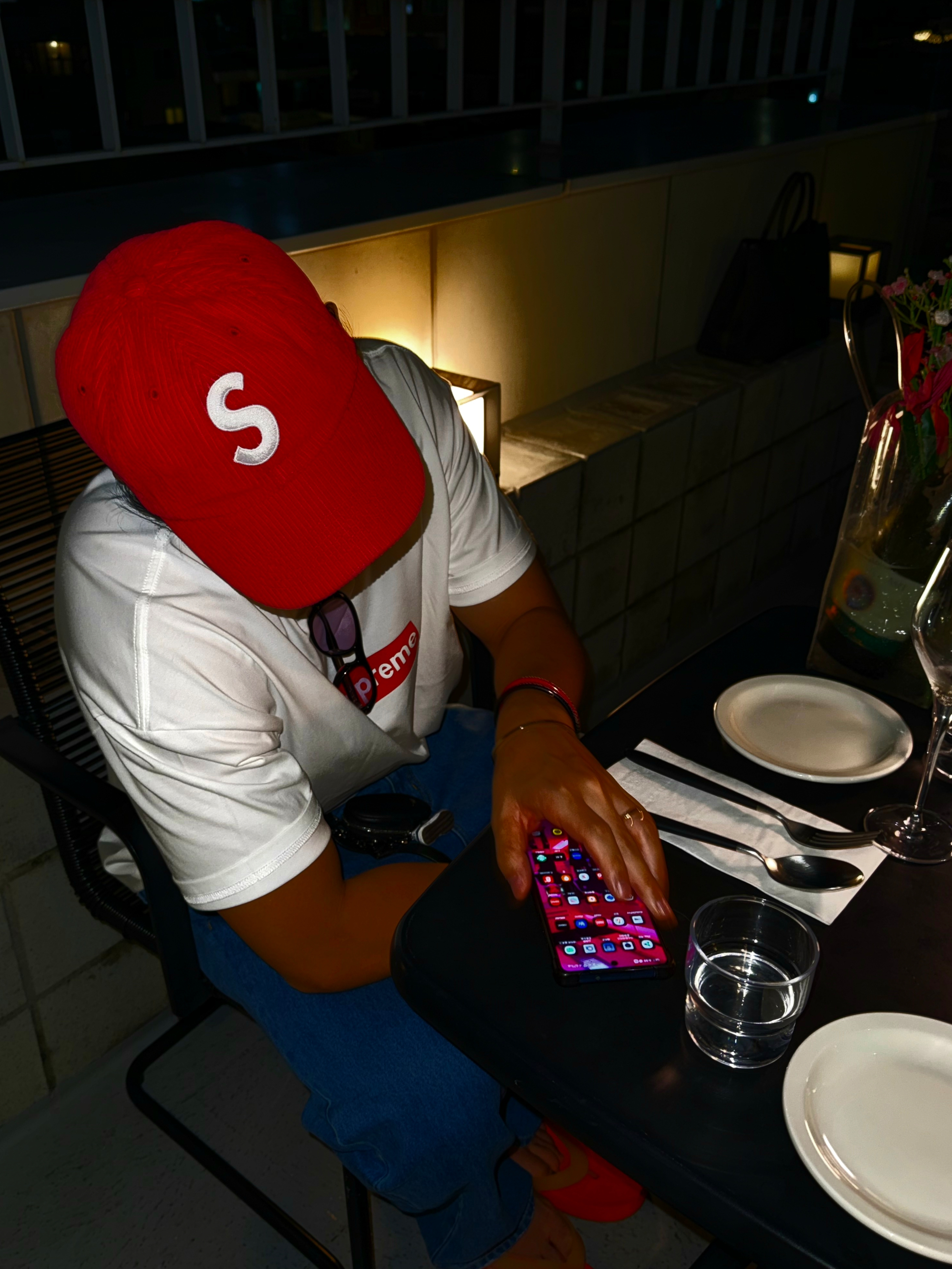 Supreme Corduroy S Logo 6-Panel Bright Red - 24FW, Supreme West Hollywood Box Logo T-Shirt White - 23SS 착용 스타일