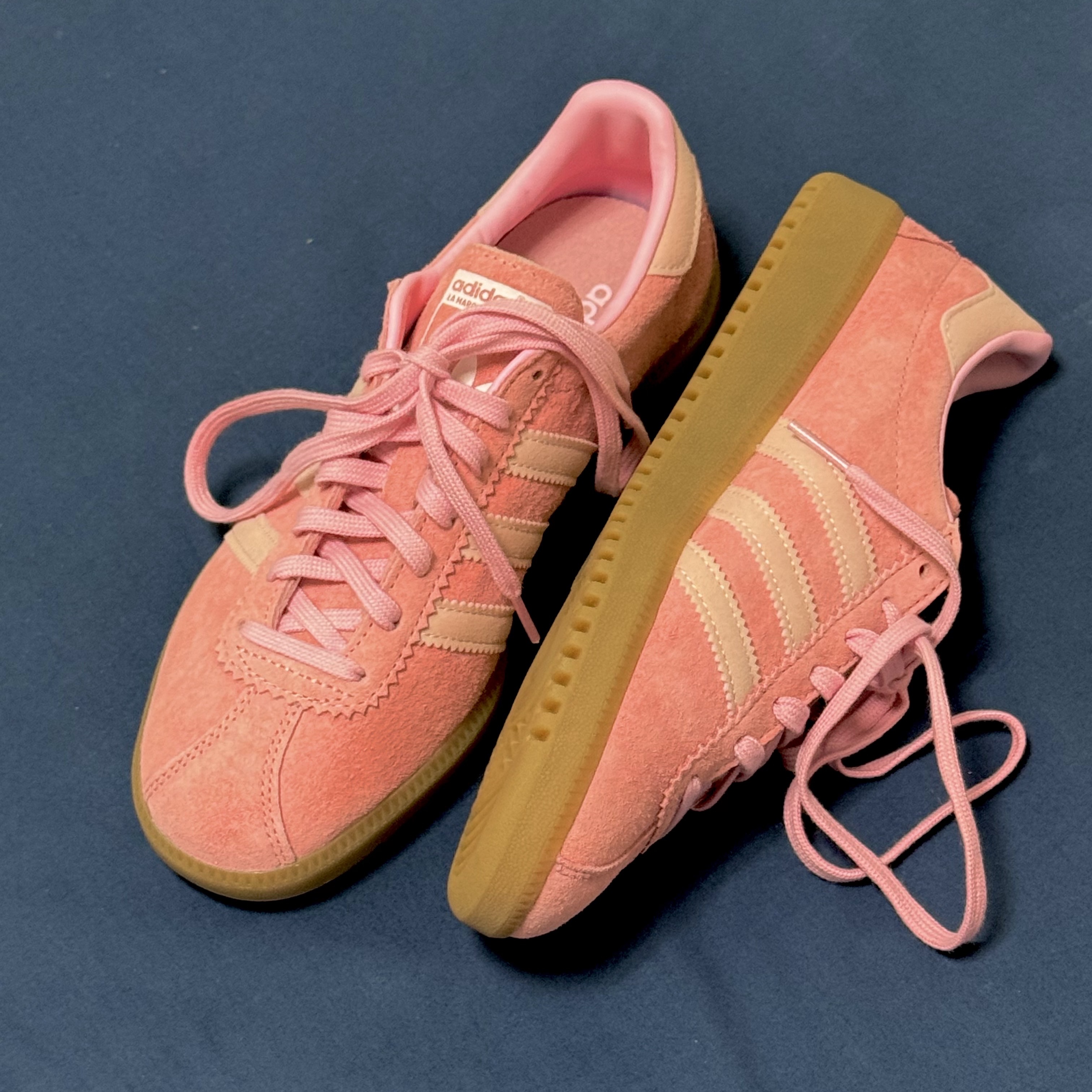 Adidas Bermuda Glow Pink 착용 스타일