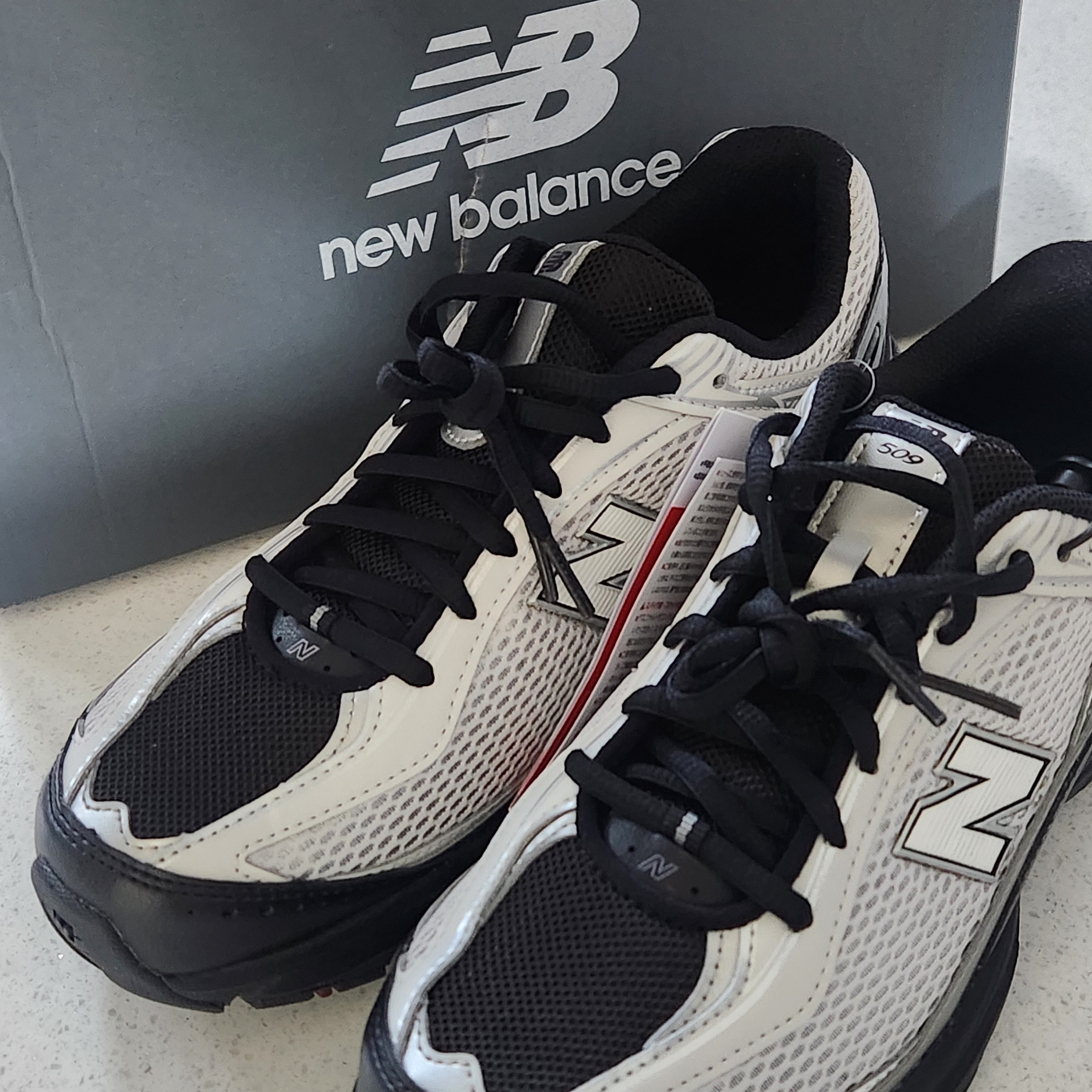 New Balance 509 Black Gray 착용 스타일