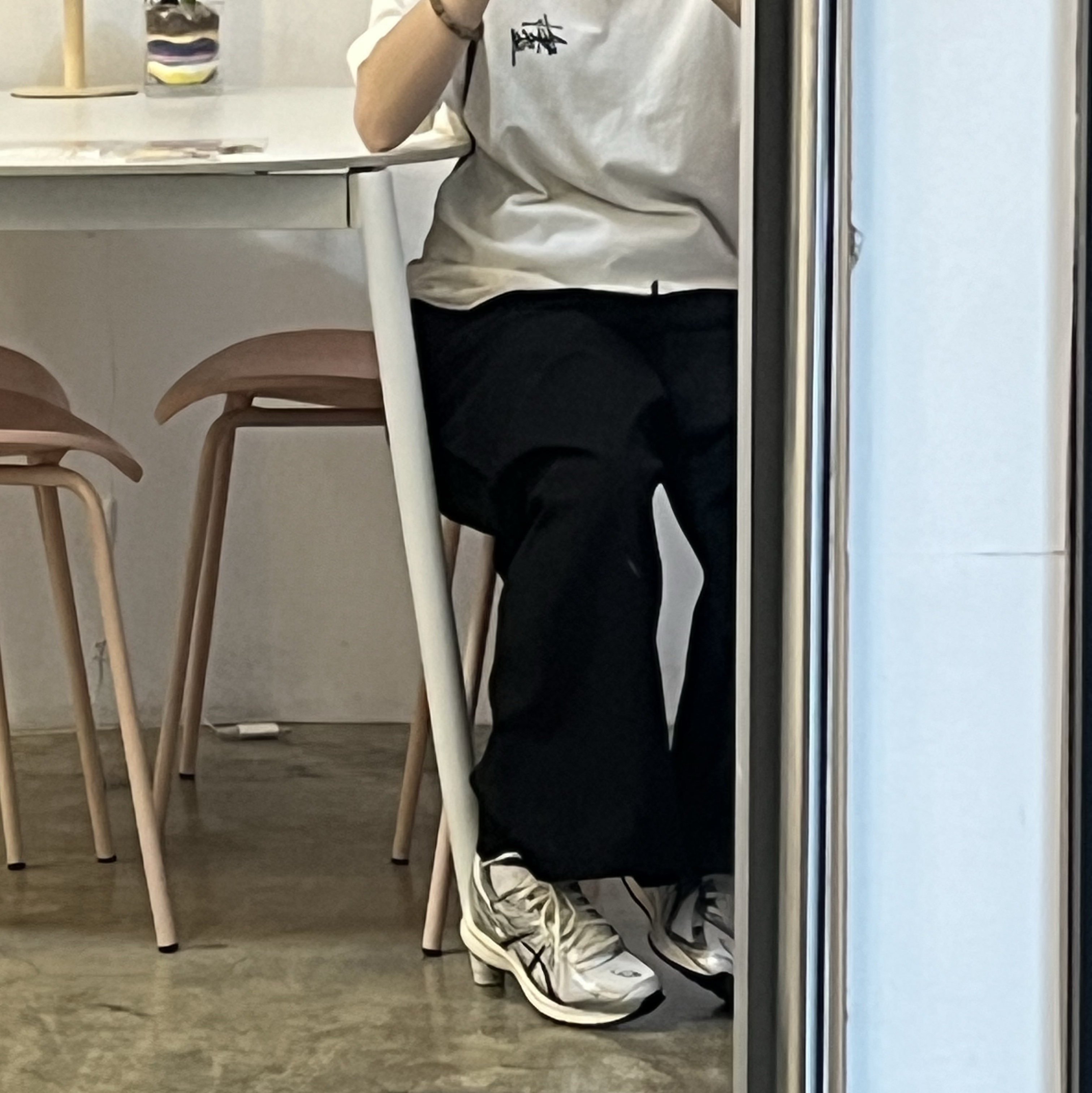 Asics Jog 100 S White Black - 2E Wide 착용 스타일